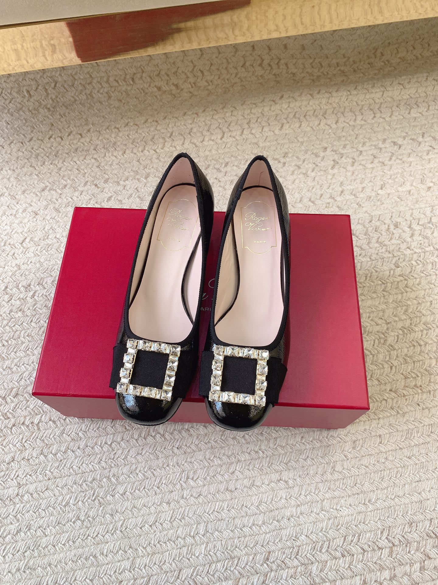 Roger Vivier SS25 Ballet Flats: Premium Quality, Imported Materials, Various Sizes. - 图片 5
