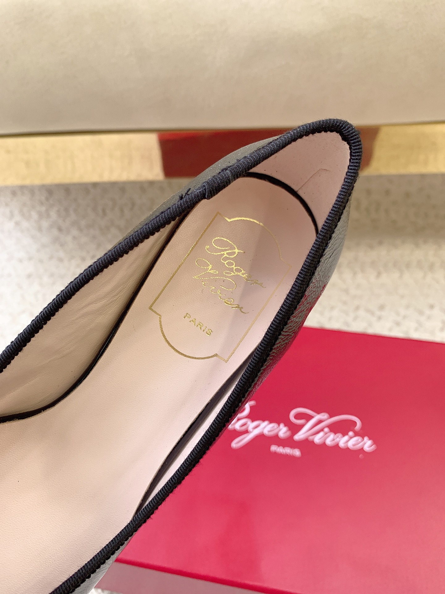 Roger Vivier SS25 Ballet Flats: Premium Quality, Imported Materials, Various Sizes. - 图片 6