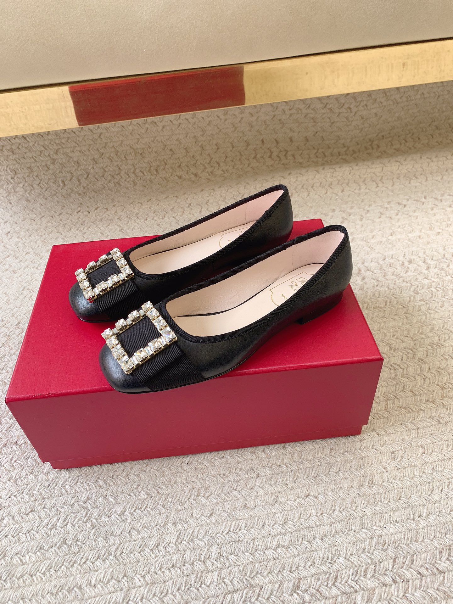 Roger Vivier SS25 Napi Ballet: Luxury Shoes with Premium Materials and Unique Design