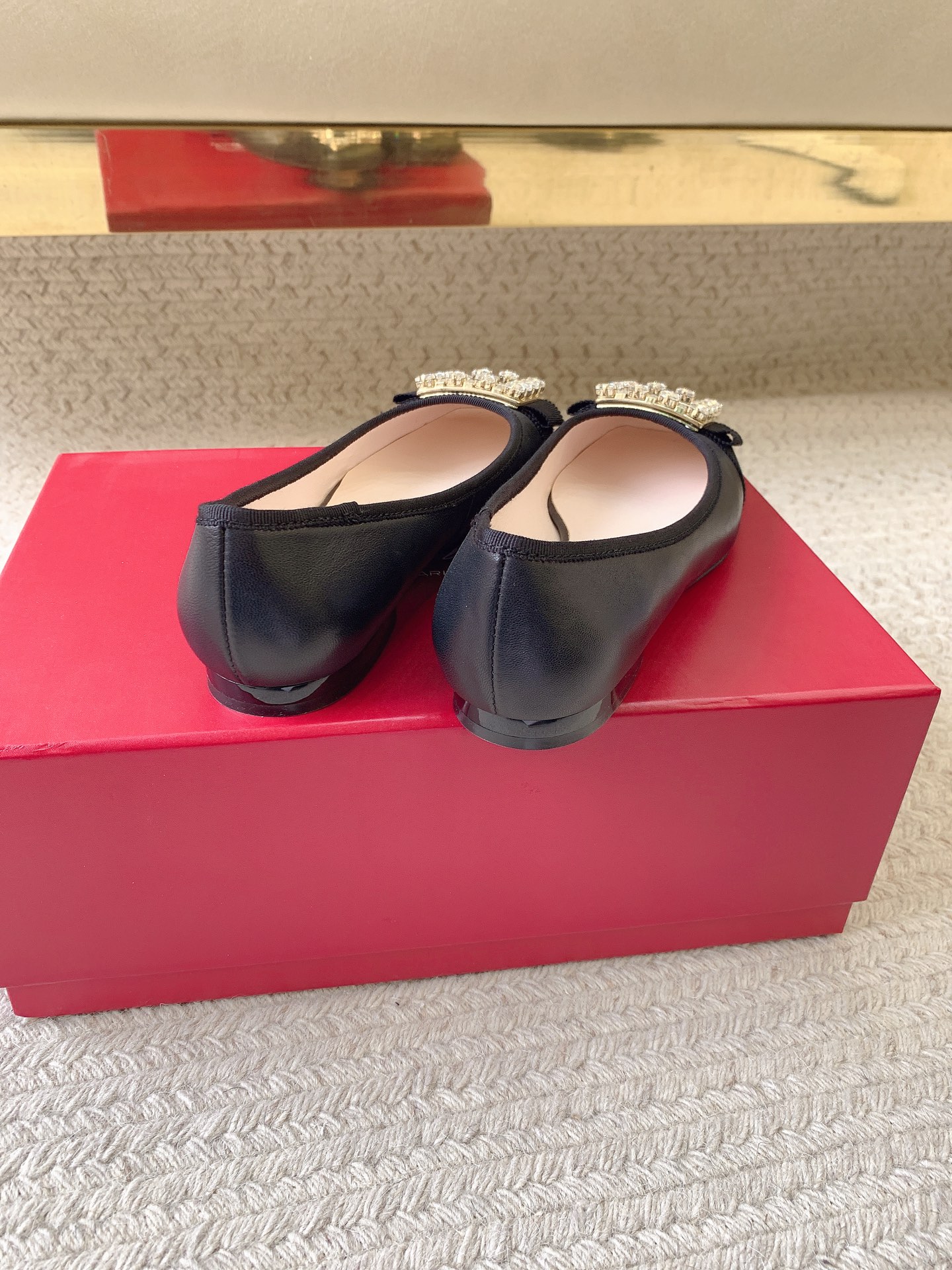 Roger Vivier SS25 Napi Ballet: Luxury Shoes with Premium Materials and Unique Design - 图片 2