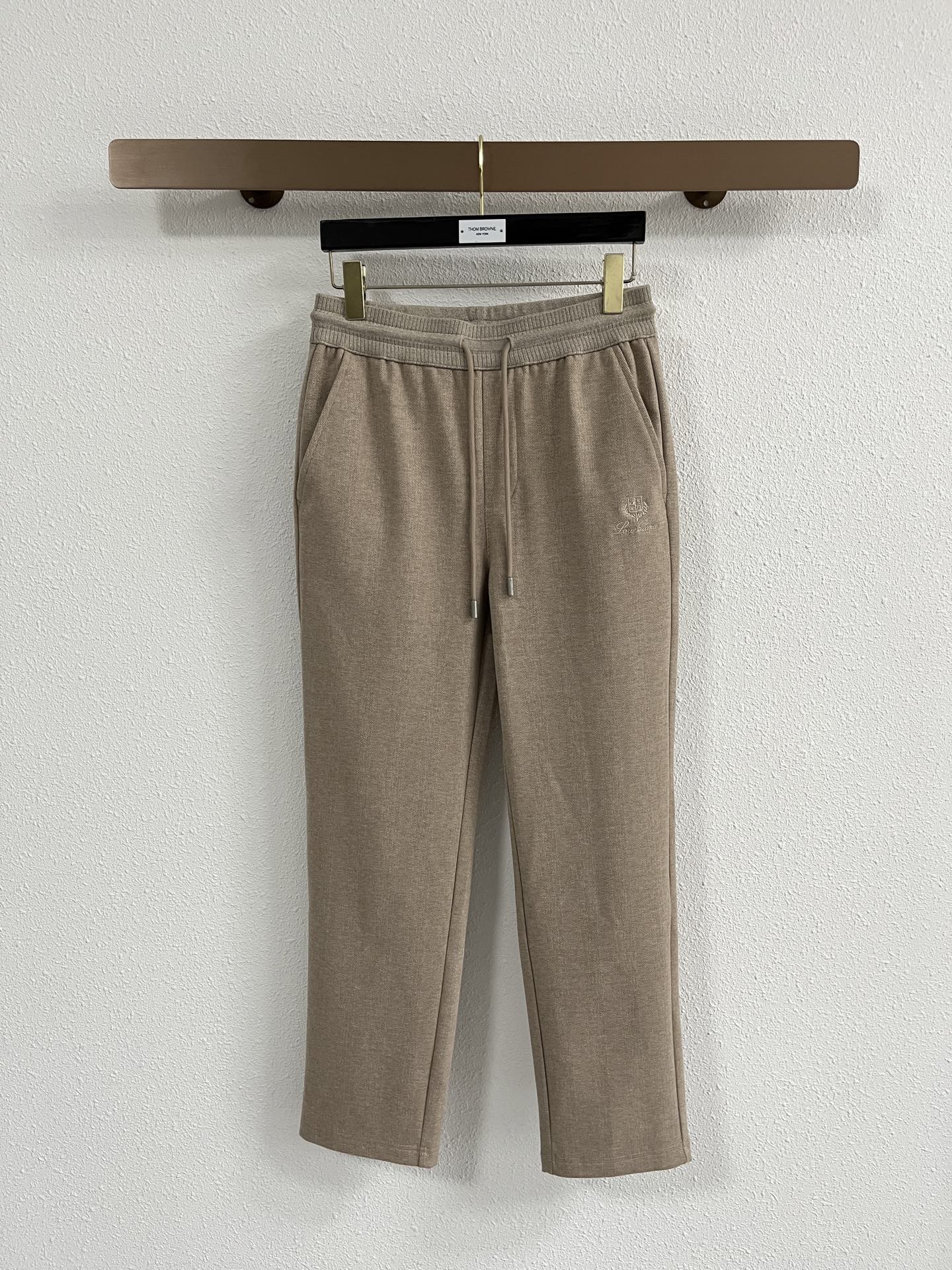 Lo*ro Pi*na诺 u翩雅 2025秋冬 全品相订单，保暖有型 羊毛呢混纺松紧腰直脚休闲裤 经典百