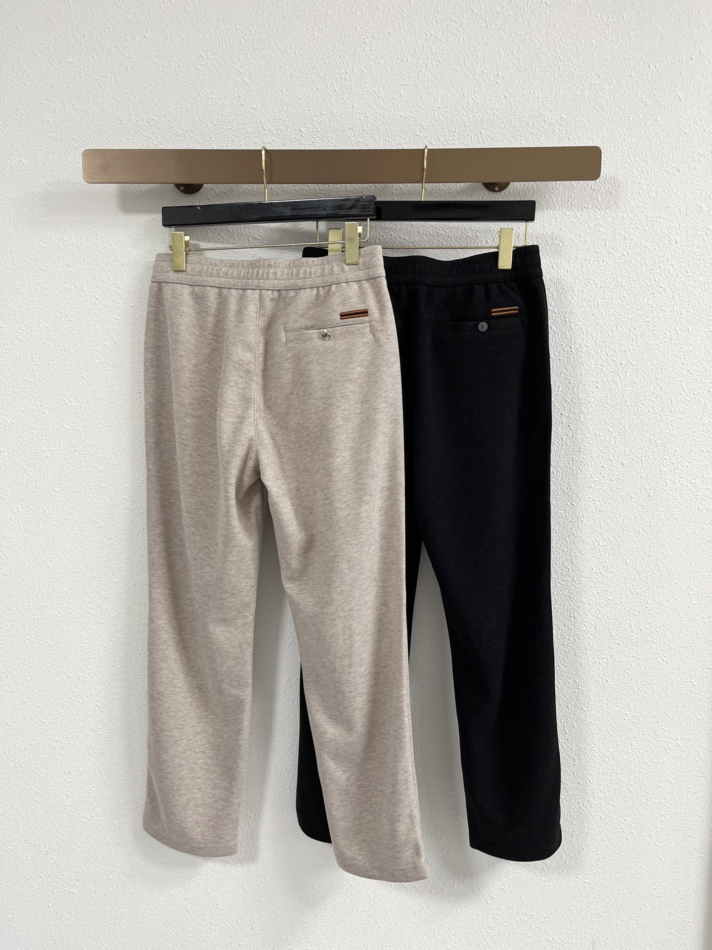 Zz杰尼*亚🔥秋冬新款男士直筒运动裤，羊绒羊毛混纺面料、三标齐、松紧腰抽绳、两侧拉链口袋设计，合体的裁剪