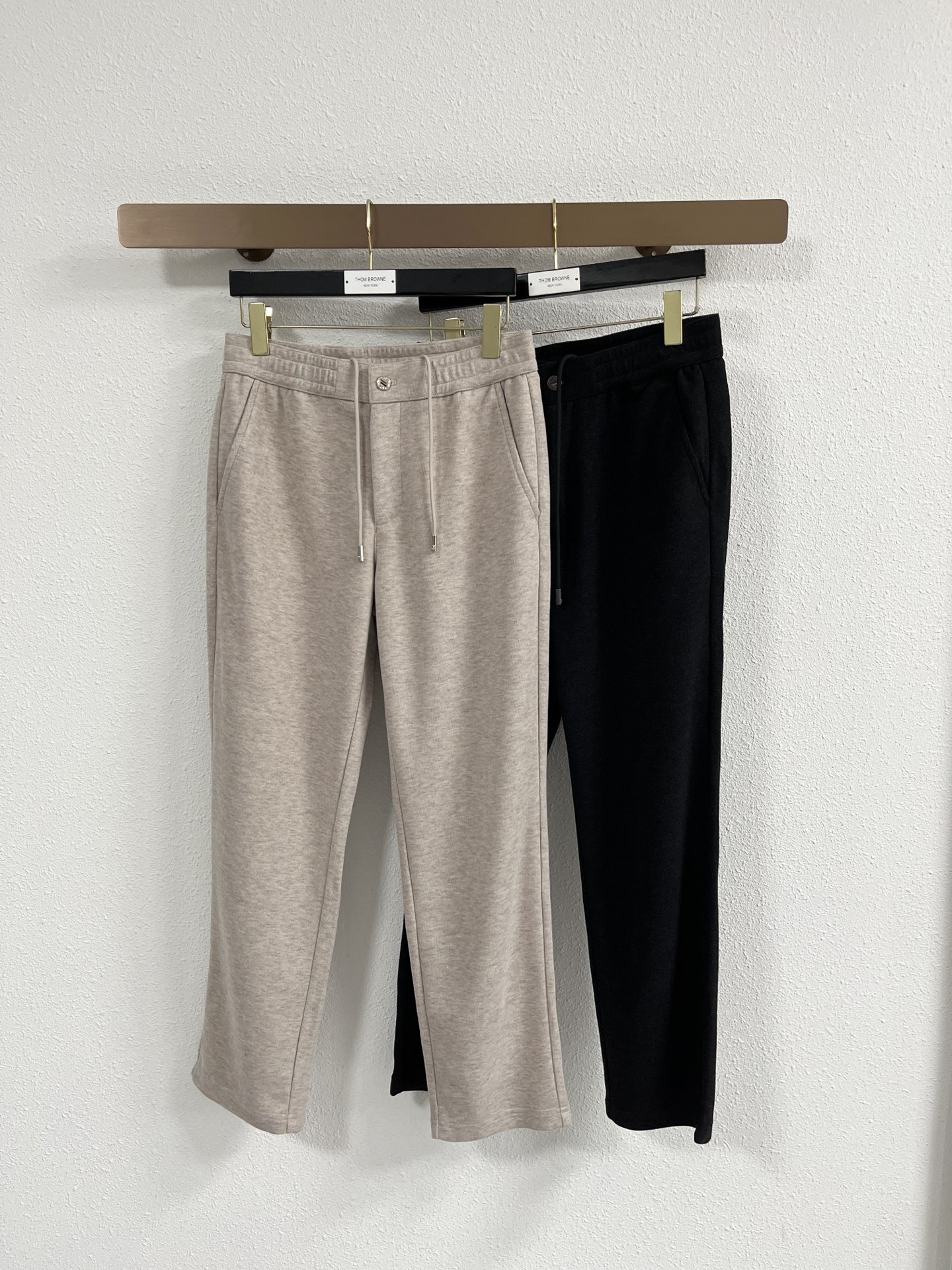 Zz杰尼*亚🔥秋冬新款男士直筒运动裤，羊绒羊毛混纺面料、三标齐、松紧腰抽绳、两侧拉链口袋设计，合体的裁剪