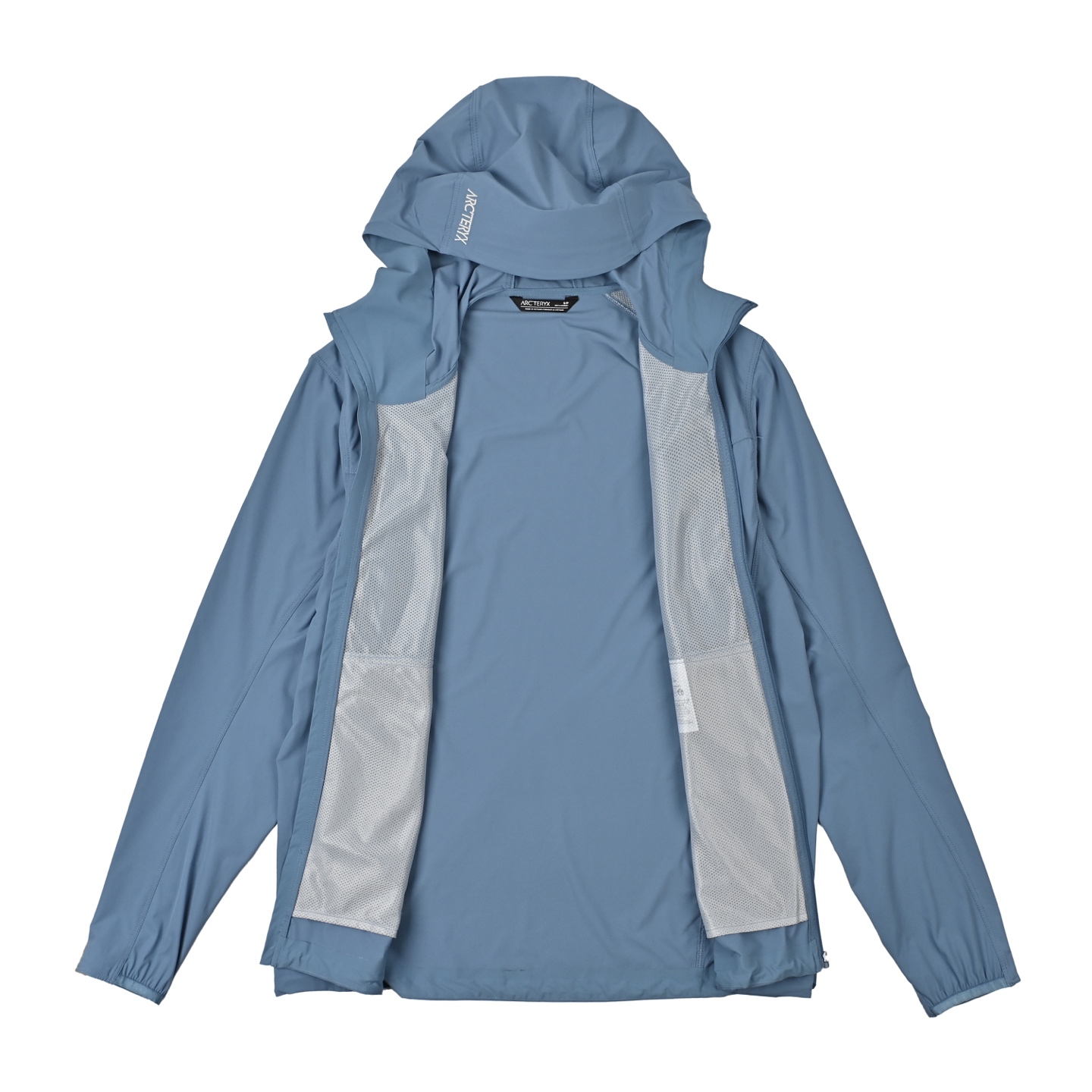 #P 琢石蓝(纯原版本) ARCTERYX 始祖鸟Gamma Lightweight Hoody 纯色连帽软壳轻薄户外防风防晒夹克外套 Gamma SL/升级版刺绣标Arcteryx Gamma LightWeight Hoody 全新改款设计 胸前口袋跟mx对齐!防风防泼水,UPF防晒50 % 春夏秋季轻透气软壳!面料轻薄春夏秋可穿! 徒步旅行可以是一次轻松的漫步,可以是一次前往偏远湖泊的旅行,也可以是一次登山或滑雪之旅的开端.无论是哪种徒步旅行,你都需要一款能适应多变微气候和天气的防护服.这款Gamma LightWeight 连帽衣就能满足这样的需求.其轻薄耐久的FortiusTM1.0双层组织面料具有四向弹力,且防风、防水、防晒.透气.StormHood兜帽提供保护的同时不会影响周边视线,拼接的修身剪裁和高效设计简洁. Gamma LightWeight是Gamma软壳外套系列中薄的款式,面料四维弹力,防风防小雨,UPF防晒50 % 轻薄透气,适合春夏穿着. 颜色:隐秘灰 琢石蓝 球藻绿 黑色 (⚠️只有黑色有XXL码) 肩宽: 48 50 52 54 胸围: 114 118 122 126 袖长: 64 65 66 67 前衣长:66 68 70 72 后衣长:70 72 76 80 建议尺寸为合身尺寸 S(130斤以内) M(130-150斤) L(150-170斤) XL(170-190斤) XXL(190-210斤) (⚠️只有黑色有XXL码)
