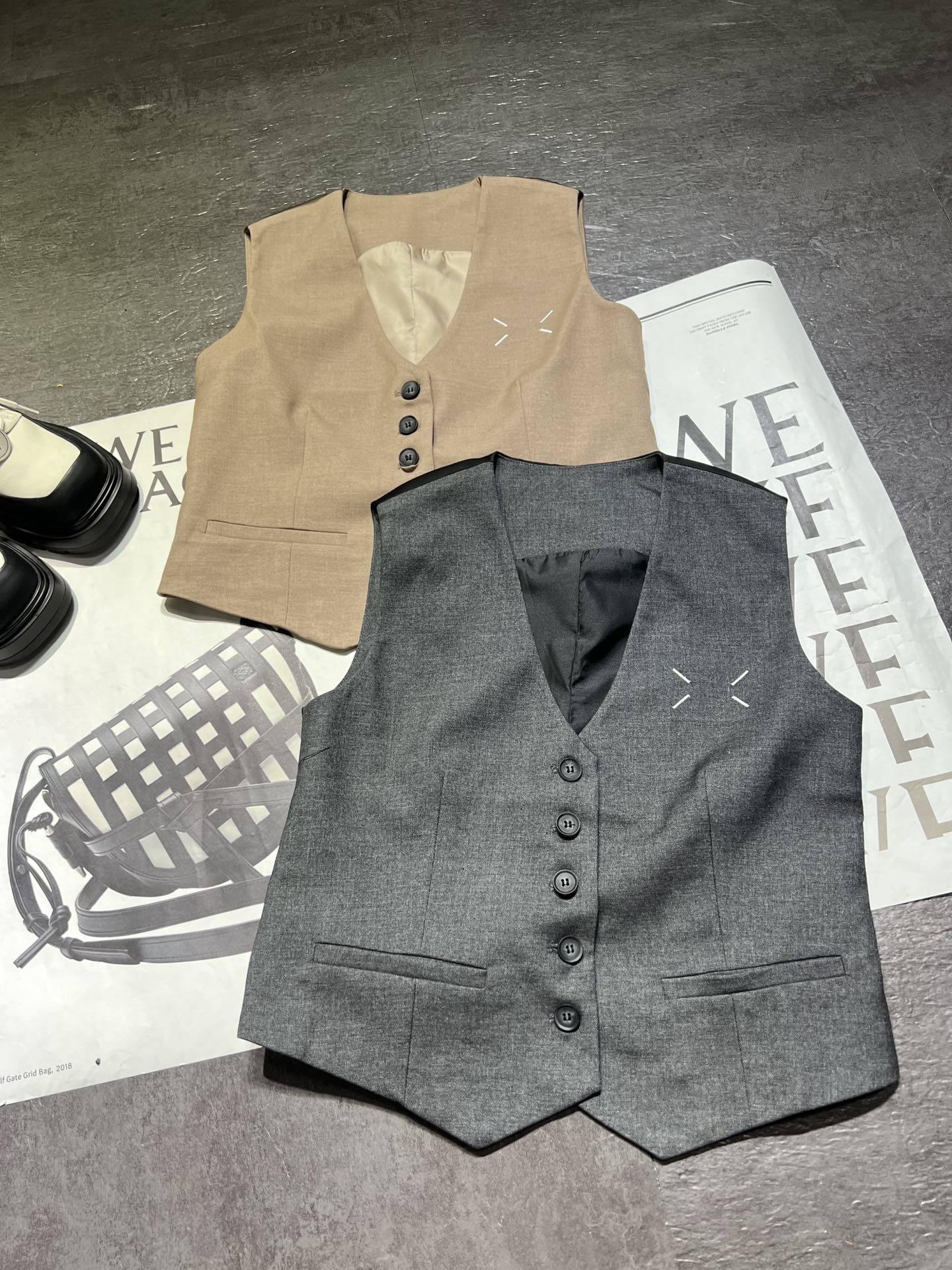 High-Quality Women’s Clothing Set by Maison Margiela: Classic Design with 3D Details - 图片 6
