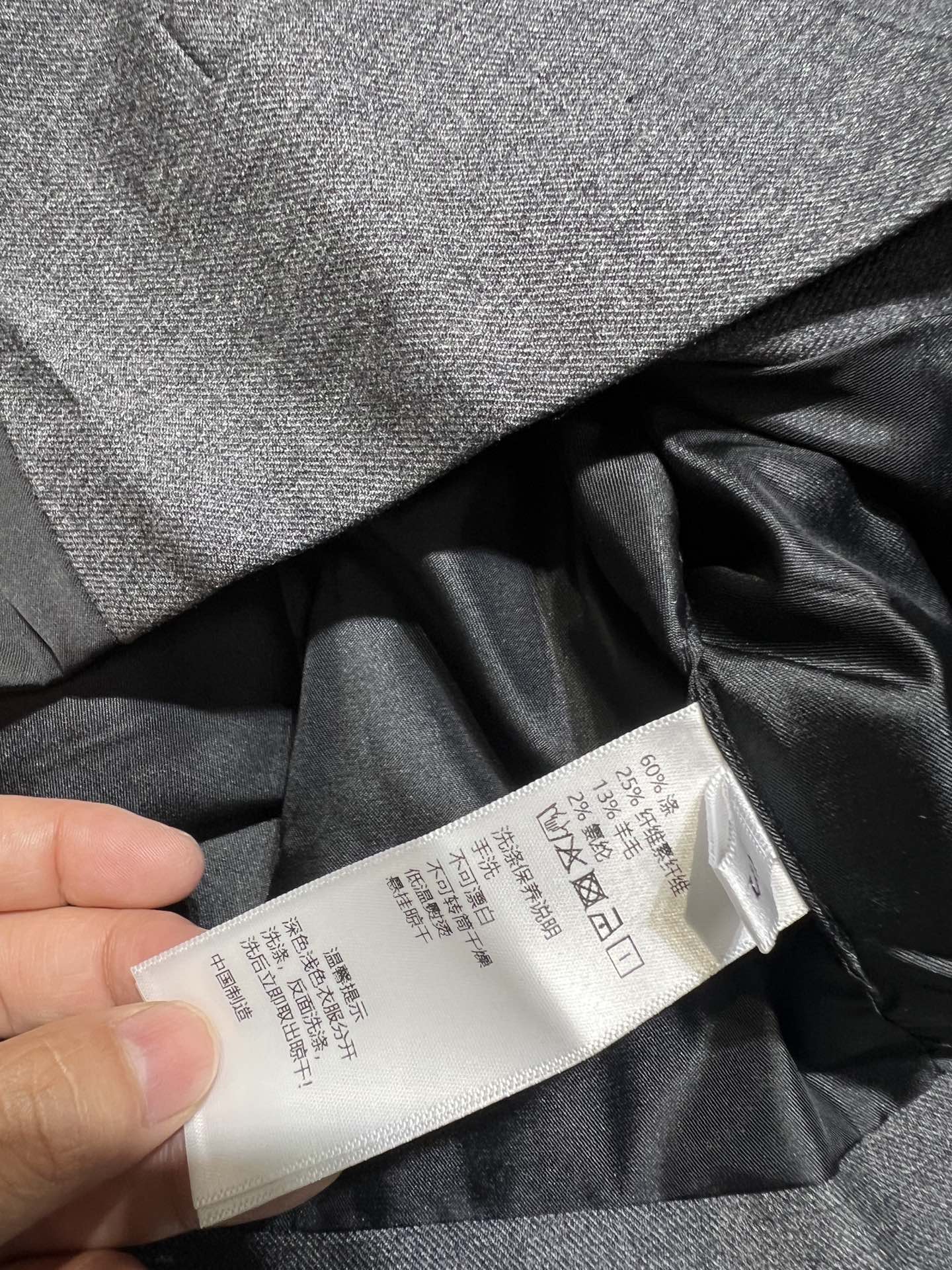 High-Quality Women’s Clothing Set by Maison Margiela: Classic Design with 3D Details - 图片 8