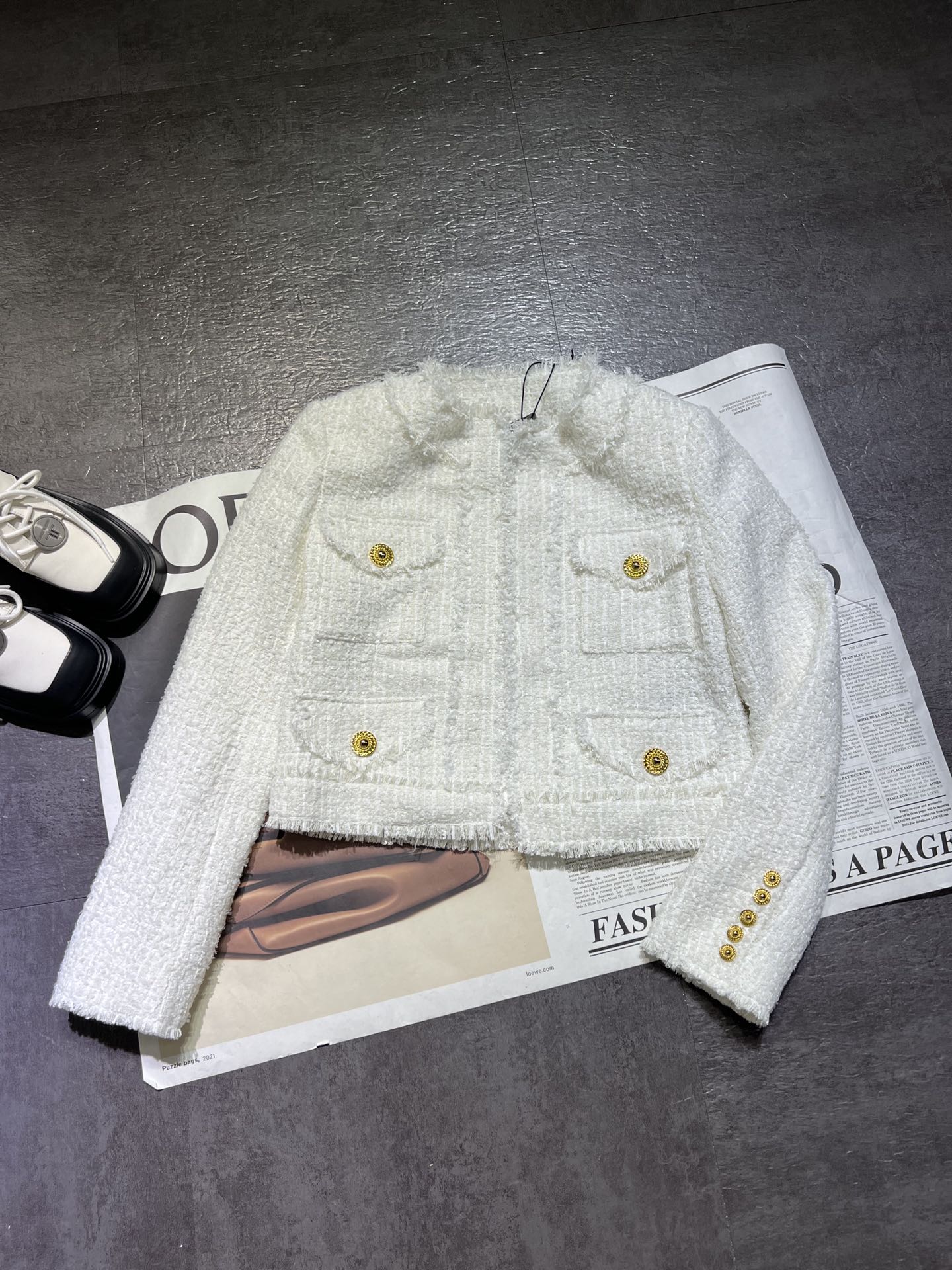“Balmain Girl’s Short Jacket: Handmade Cotton Shoulder, Versatile Style” - 图片 3