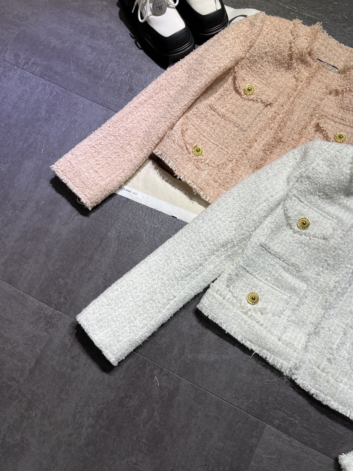 “Balmain Girl’s Short Jacket: Handmade Cotton Shoulder, Versatile Style” - 图片 5