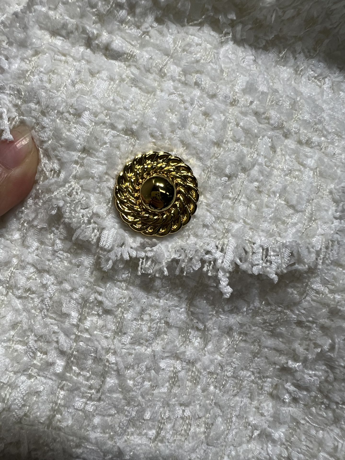 “Balmain Girl’s Short Jacket: Handmade Cotton Shoulder, Versatile Style” - 图片 7