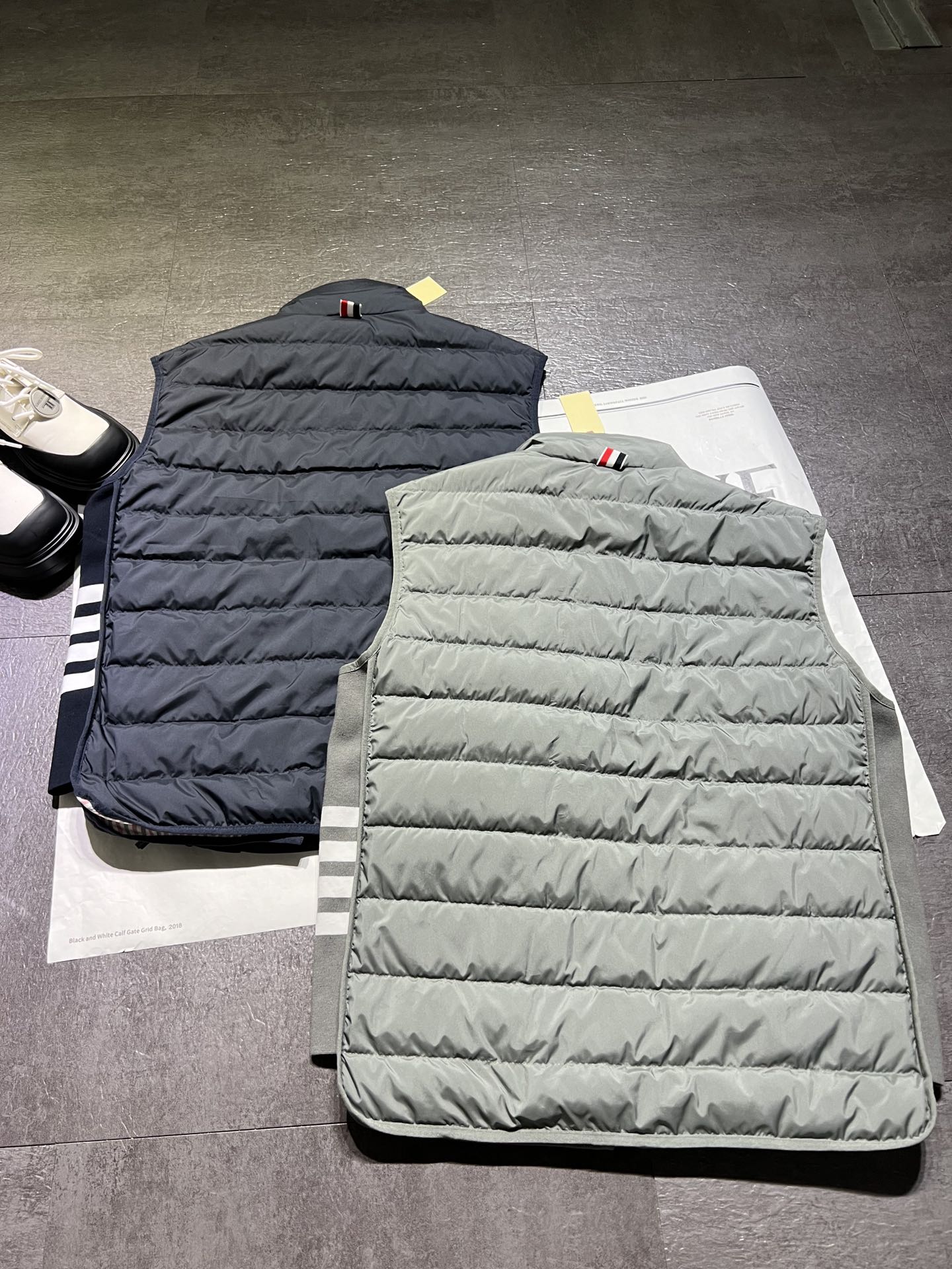 “High-Quality Women’s Clothing: THOM BROWN Nylon Velvet Vests for Men and Women” - 图片 6