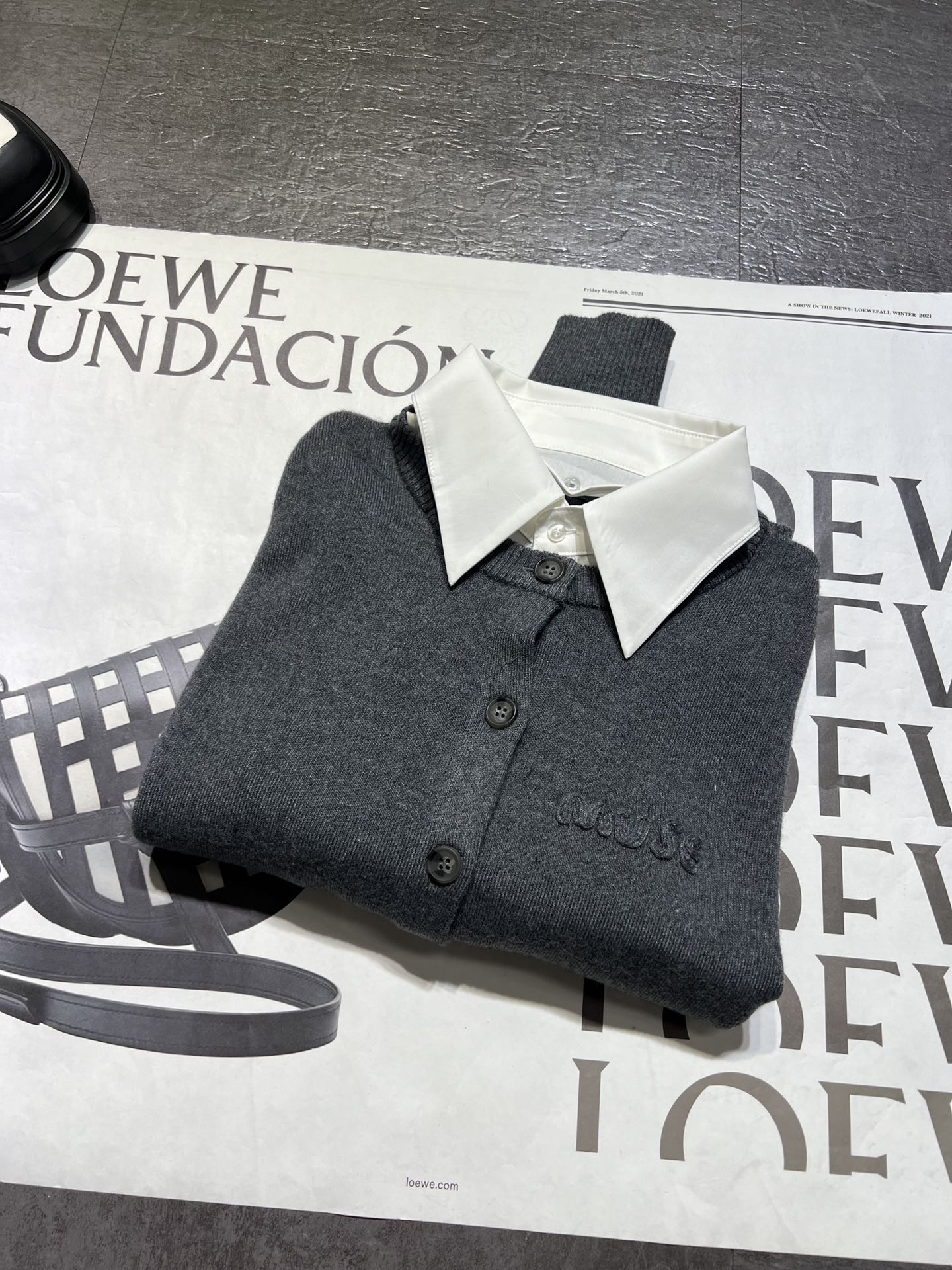 High Quality Women’s Clothes with Cash Packed Delivery: Stylish Shirts, Fleeces, and More! - 图片 6