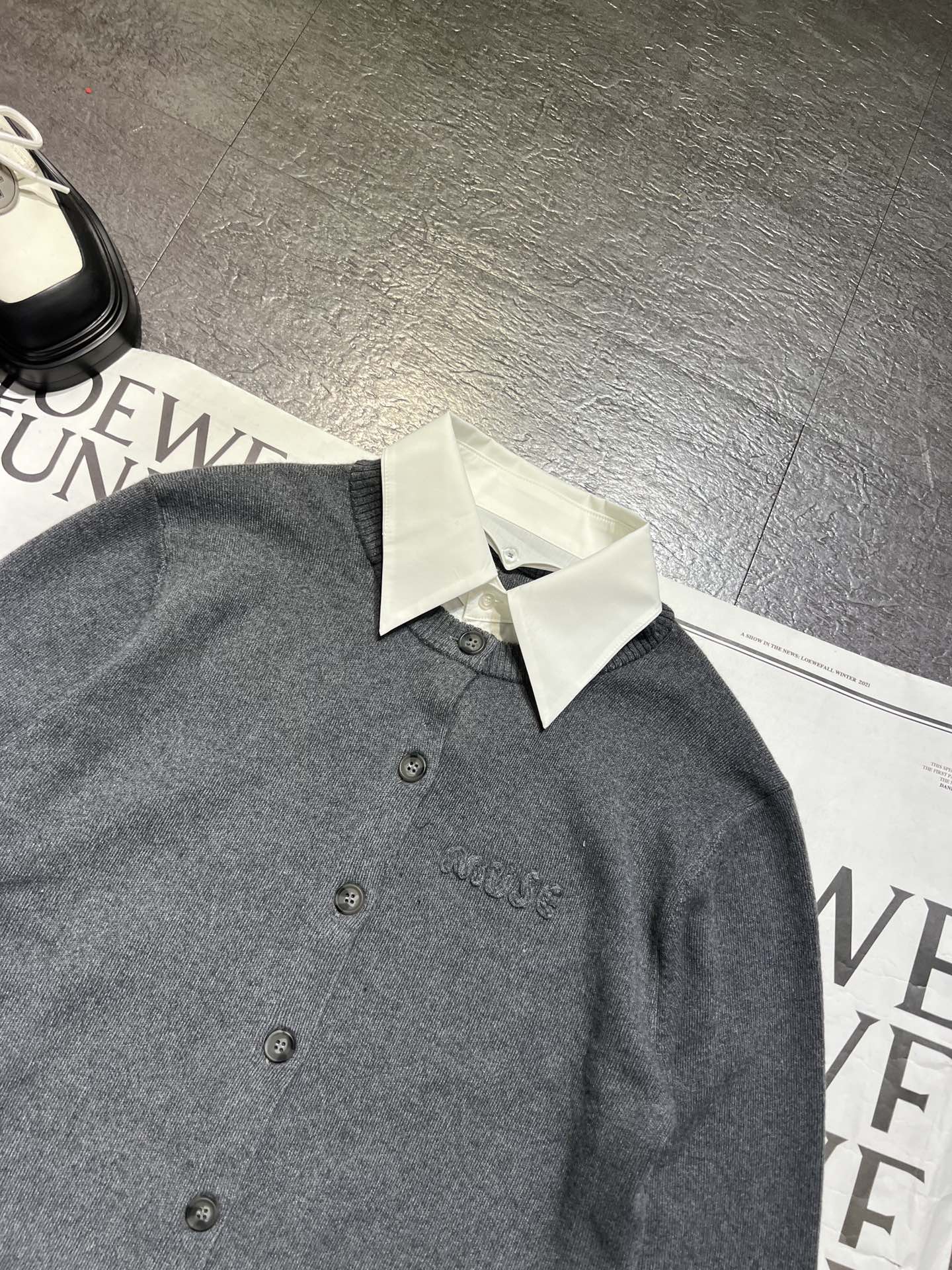 High Quality Women’s Clothes with Cash Packed Delivery: Stylish Shirts, Fleeces, and More! - 图片 2