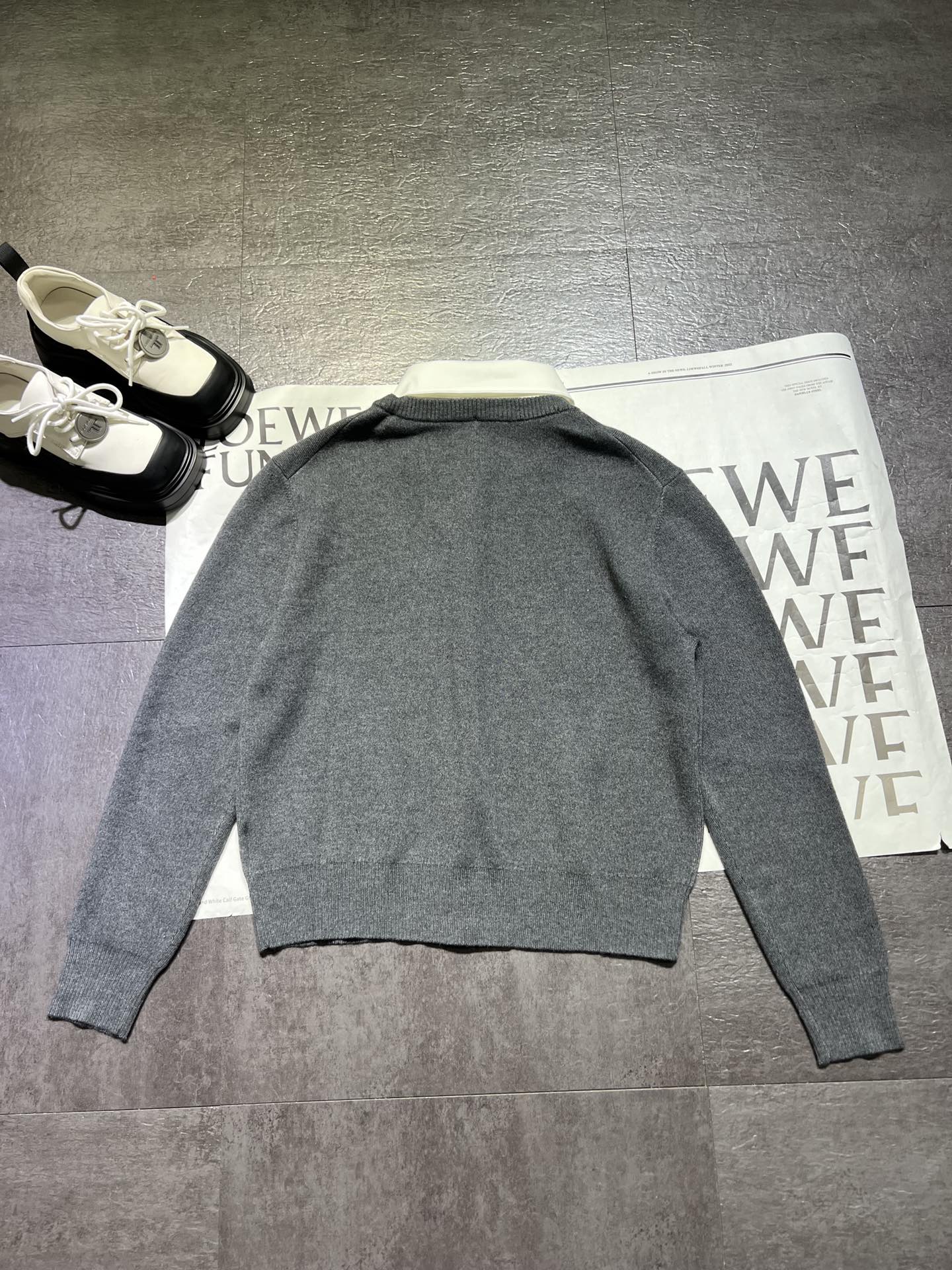 High Quality Women’s Clothes with Cash Packed Delivery: Stylish Shirts, Fleeces, and More! - 图片 4