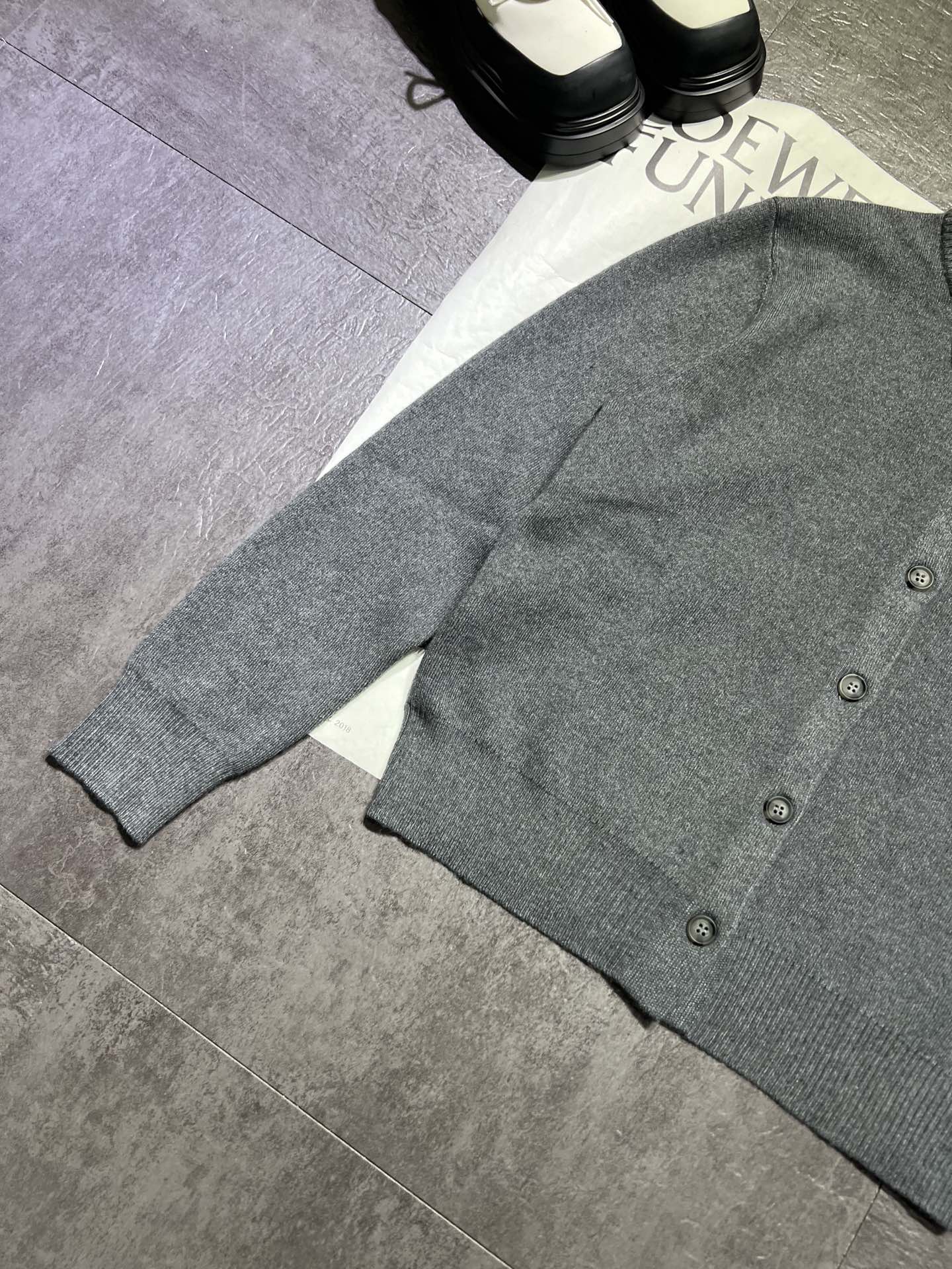 High Quality Women’s Clothes with Cash Packed Delivery: Stylish Shirts, Fleeces, and More! - 图片 3