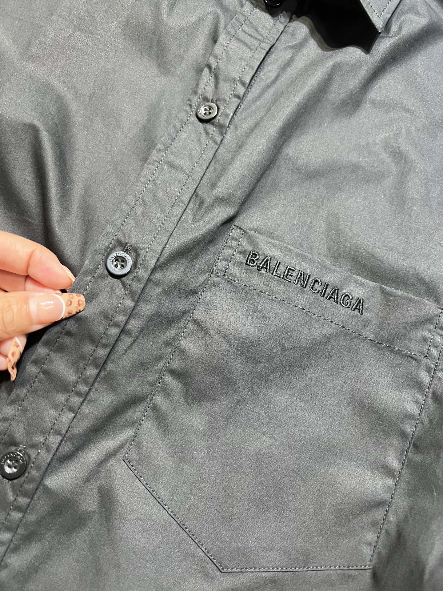 High-Quality Women’s Clothing: Balenticia*g Parisian Style Shirt with Unique Design and Premium Fabric - 图片 7