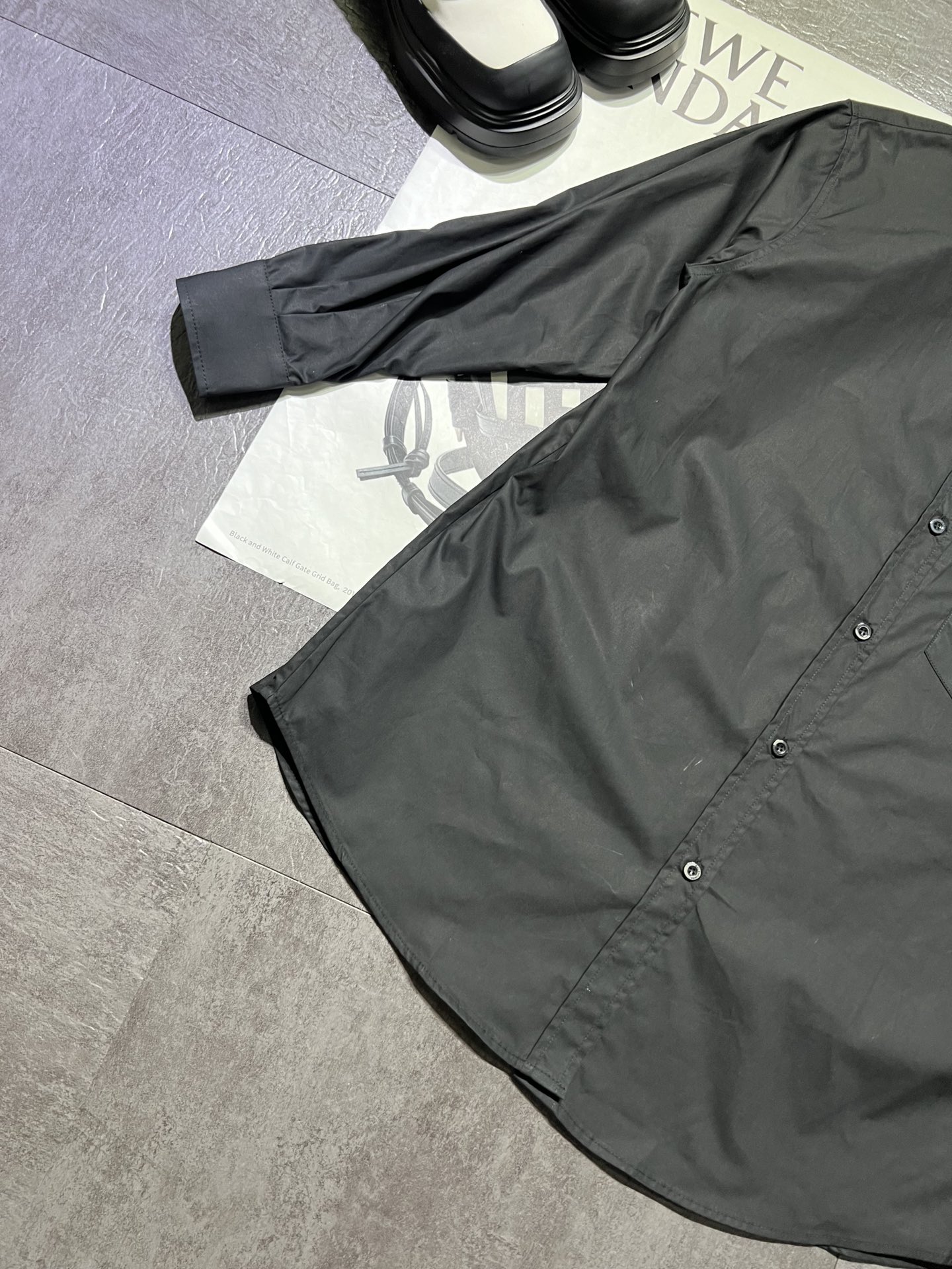 High-Quality Women’s Clothing: Balenticia*g Parisian Style Shirt with Unique Design and Premium Fabric - 图片 3