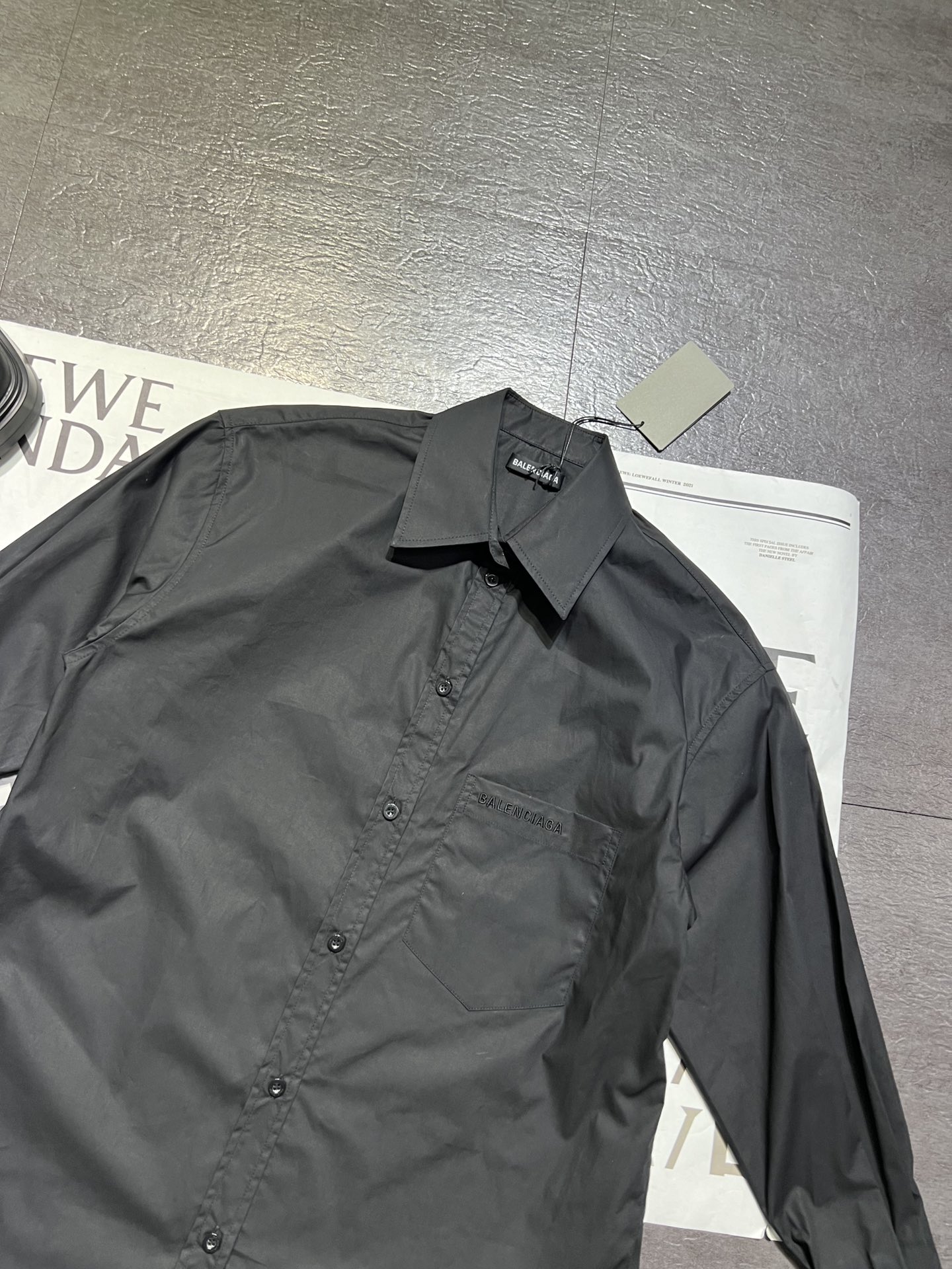 High-Quality Women’s Clothing: Balenticia*g Parisian Style Shirt with Unique Design and Premium Fabric - 图片 2