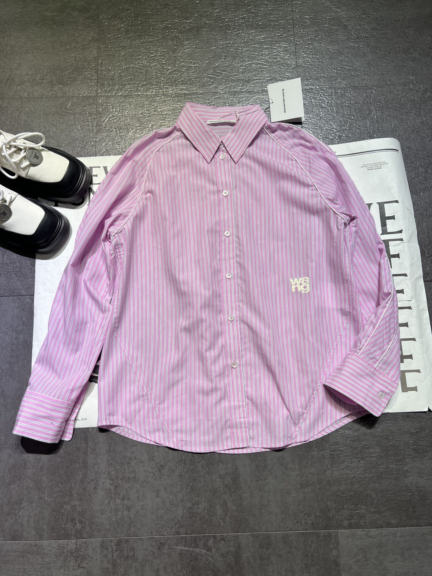 High-Quality Women’s Clothes Set by Alexander Wang: Striped Shirts, Shorts, and Custom Pieces - 图片 3