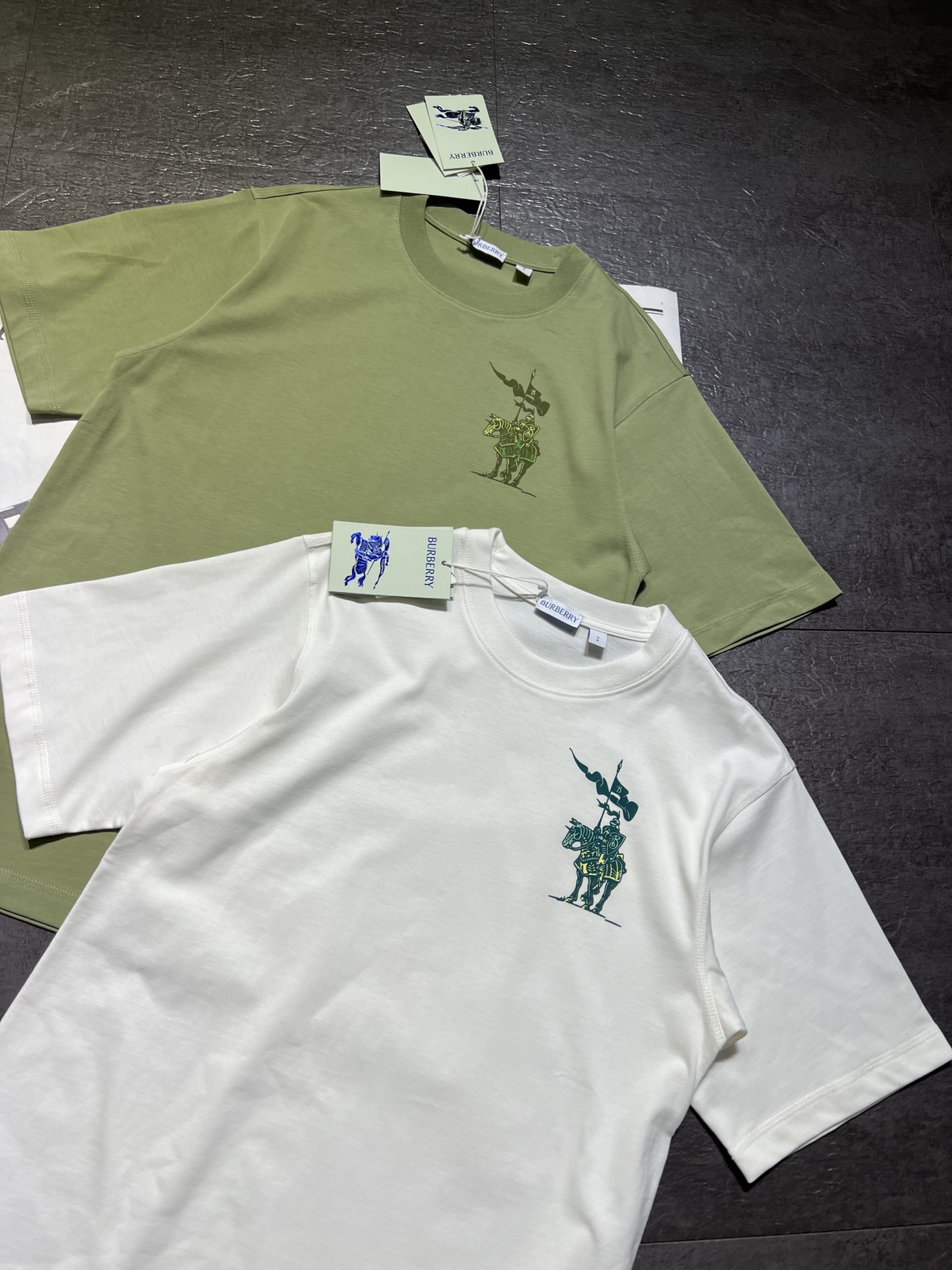 “High-Quality Women’s Clothes: 25-Year Early Spring Collection with Unique Horseman Emblem” - 图片 2