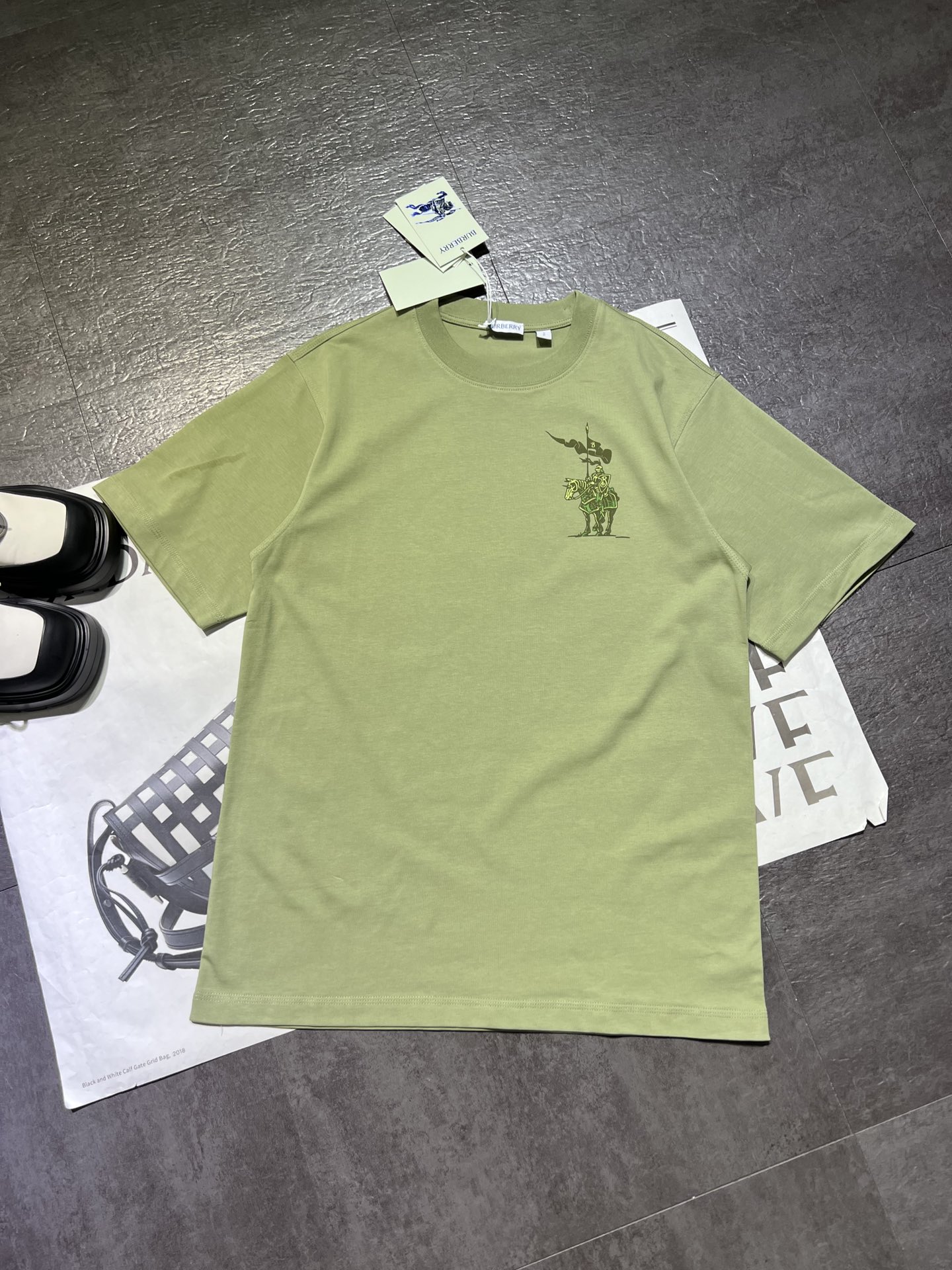“High-Quality Women’s Clothes: 25-Year Early Spring Collection with Unique Horseman Emblem” - 图片 4