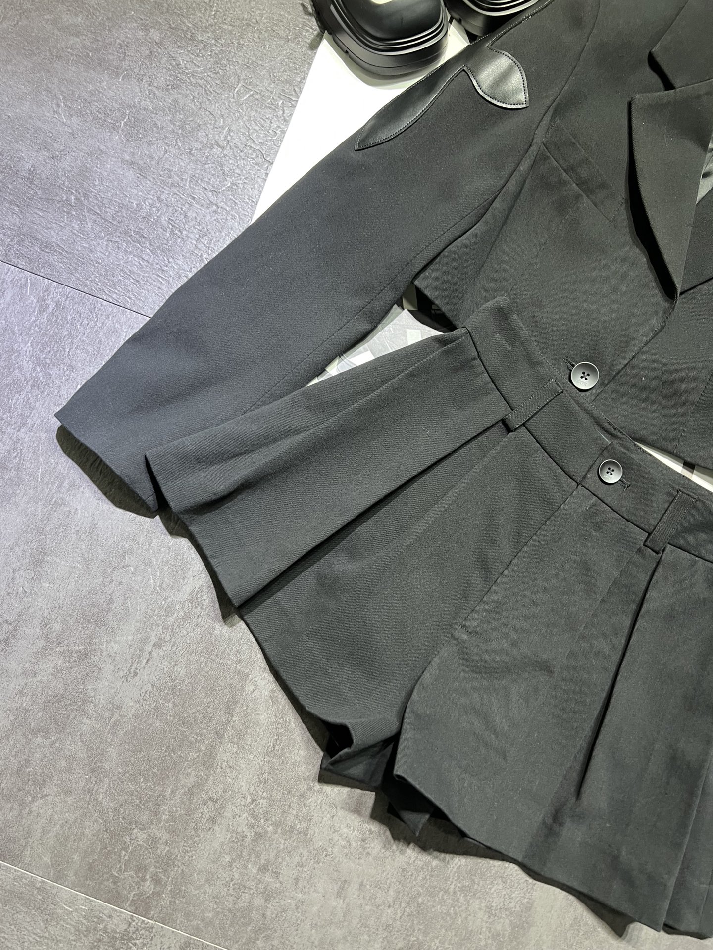 High-Quality Women’s Clothes with Explosive Kit: Cross-Critic Design, Upper Body Age Reduction - 图片 3