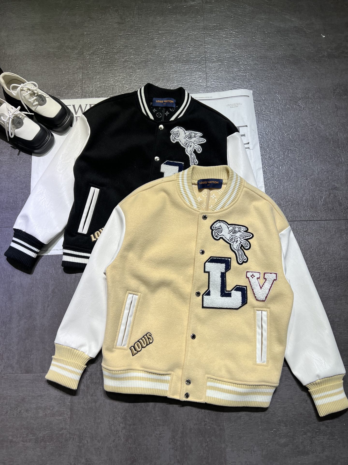 High-End Women’s Clothing: Louis Vuitton Jackets with Dust-Proof Sacks and Custom Details - 图片 1