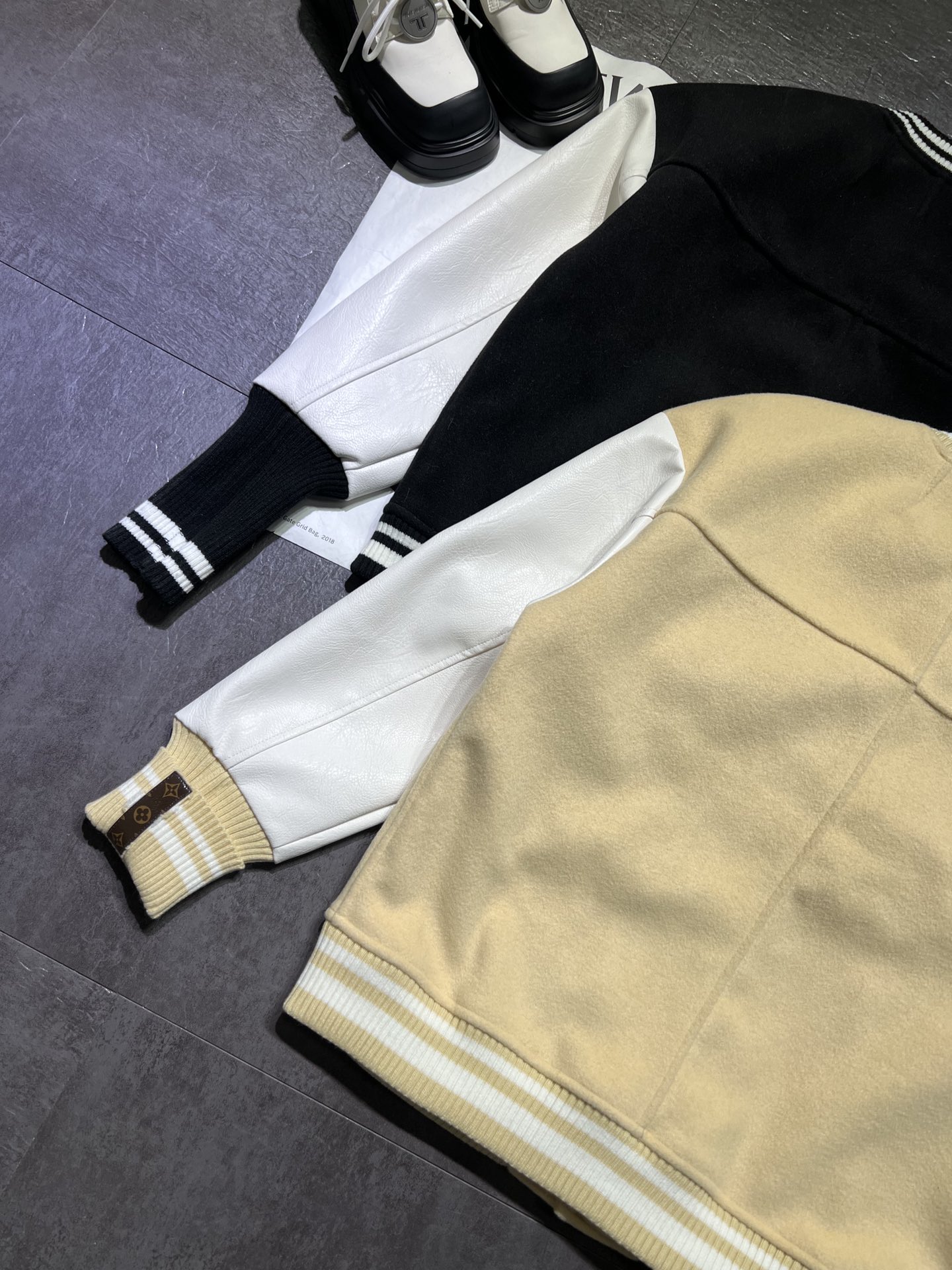 High-End Women’s Clothing: Louis Vuitton Jackets with Dust-Proof Sacks and Custom Details - 图片 7