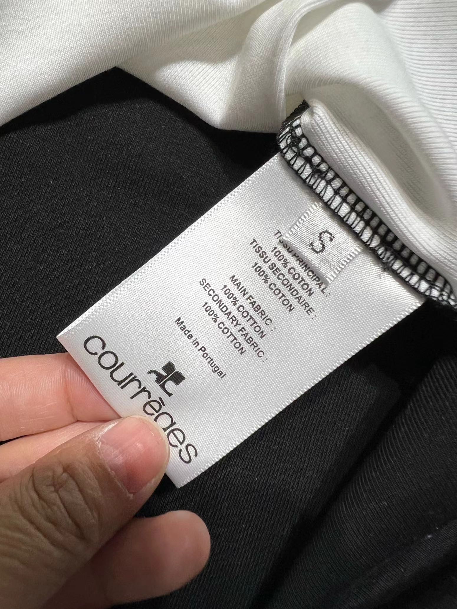 High-end Quality Women’s Clothes: COURREGE Black and White T-shirts with Customized Comfort Fabric - 图片 8
