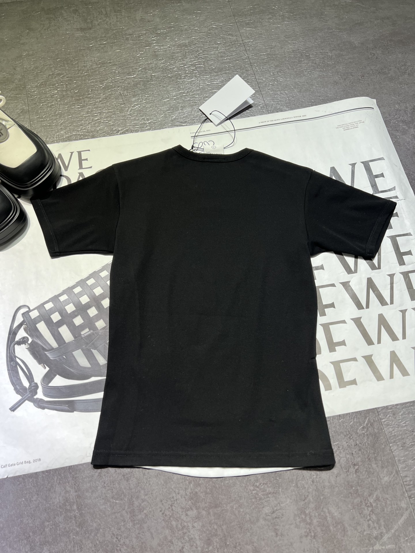 High-end Quality Women’s Clothes: COURREGE Black and White T-shirts with Customized Comfort Fabric - 图片 6