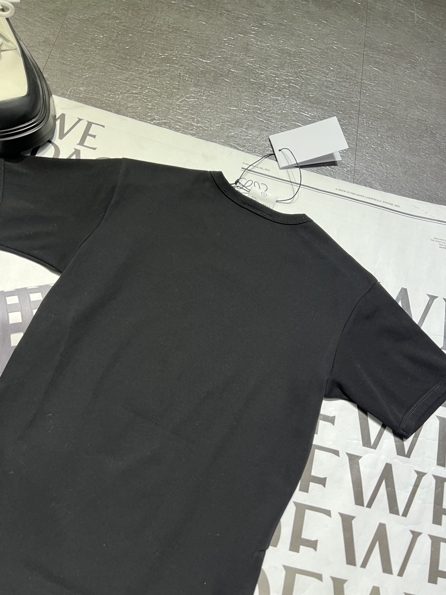 High-end Quality Women’s Clothes: COURREGE Black and White T-shirts with Customized Comfort Fabric - 图片 7