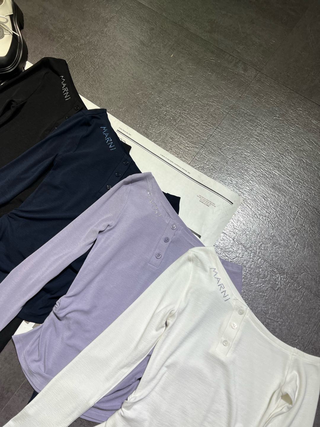 “High Quality Women’s Clothes: Marni’s Long-Sleeved Shoulder Shirts for Perfect Style” - 图片 2