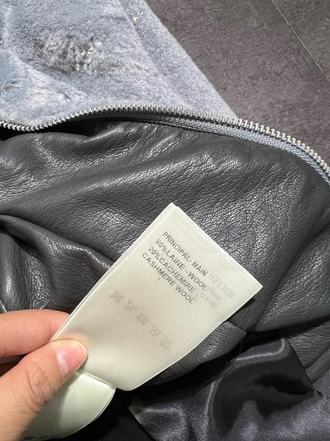 High-Quality Women’s Clothing with Dust-Proof Bags by Louis Weyden for 2025 Spring. - 图片 8
