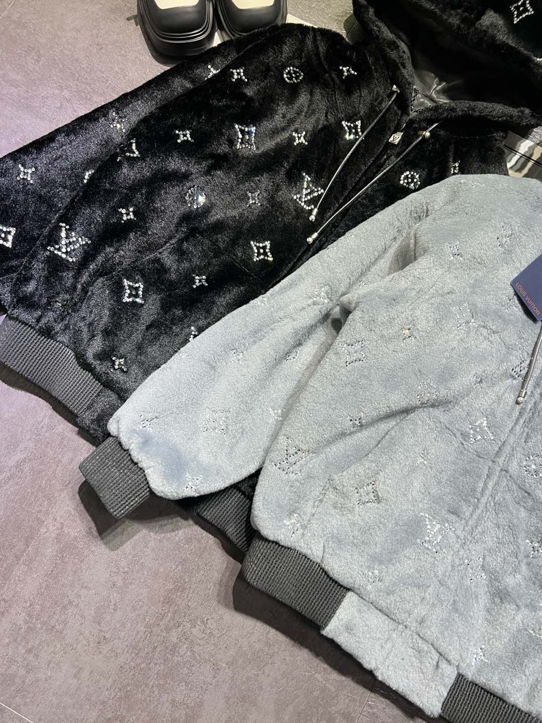 High-Quality Women’s Clothing with Dust-Proof Bags by Louis Weyden for 2025 Spring. - 图片 4