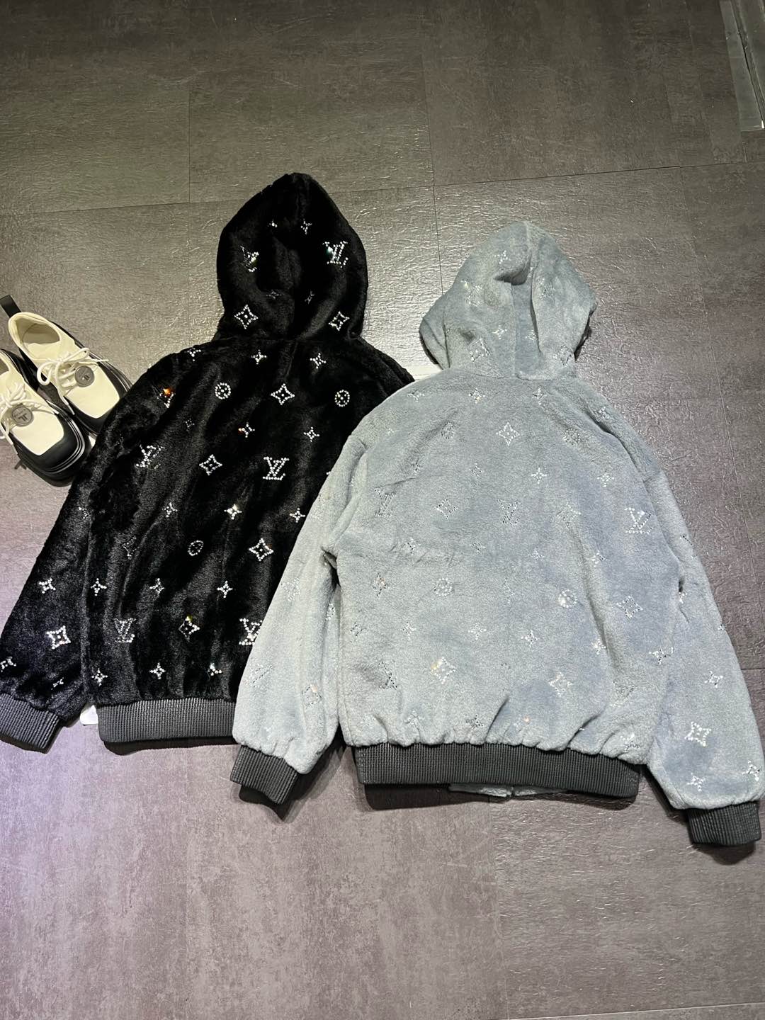 High-Quality Women’s Clothing with Dust-Proof Bags by Louis Weyden for 2025 Spring. - 图片 5