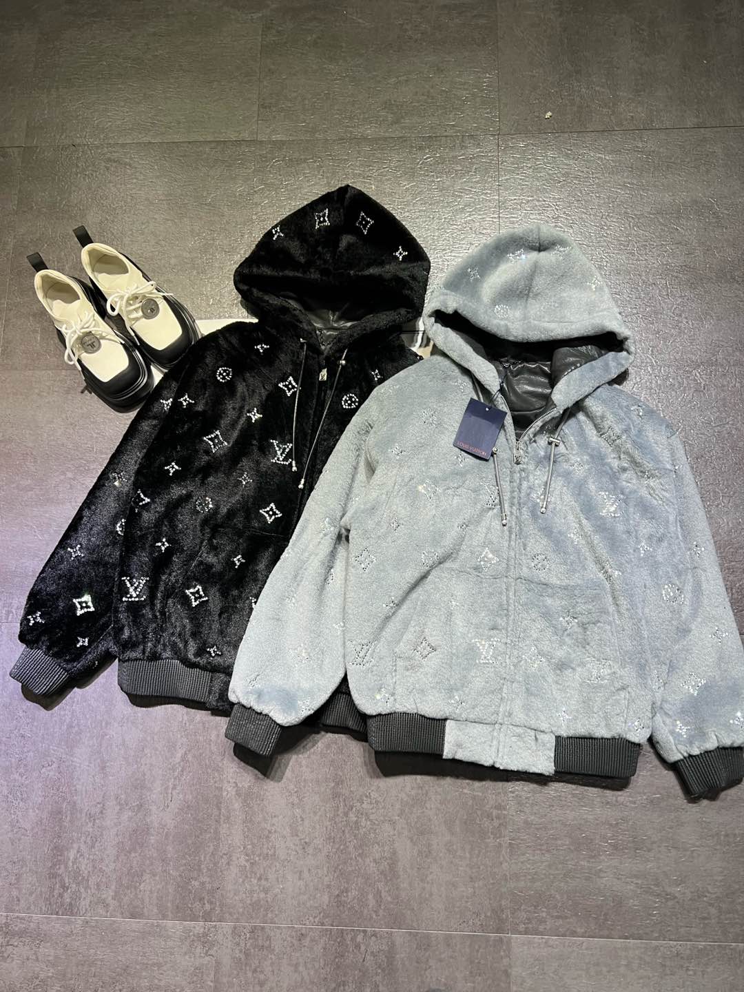 High-Quality Women’s Clothing with Dust-Proof Bags by Louis Weyden for 2025 Spring. - 图片 1