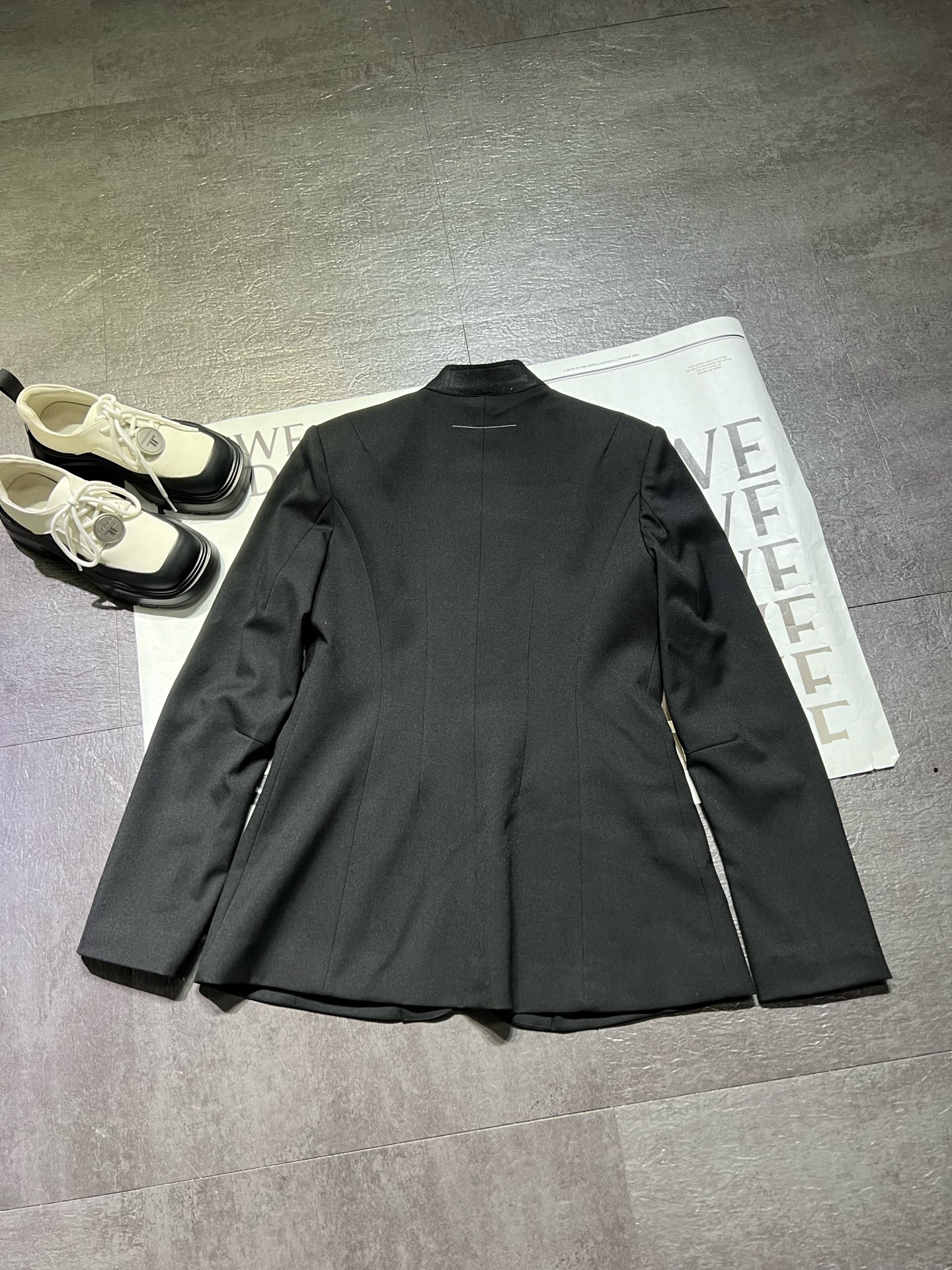 High-End Women’s Clothing: MM6 Uncollared Free-Riding Coats with Tailoring and Custom Waistlines - 图片 4