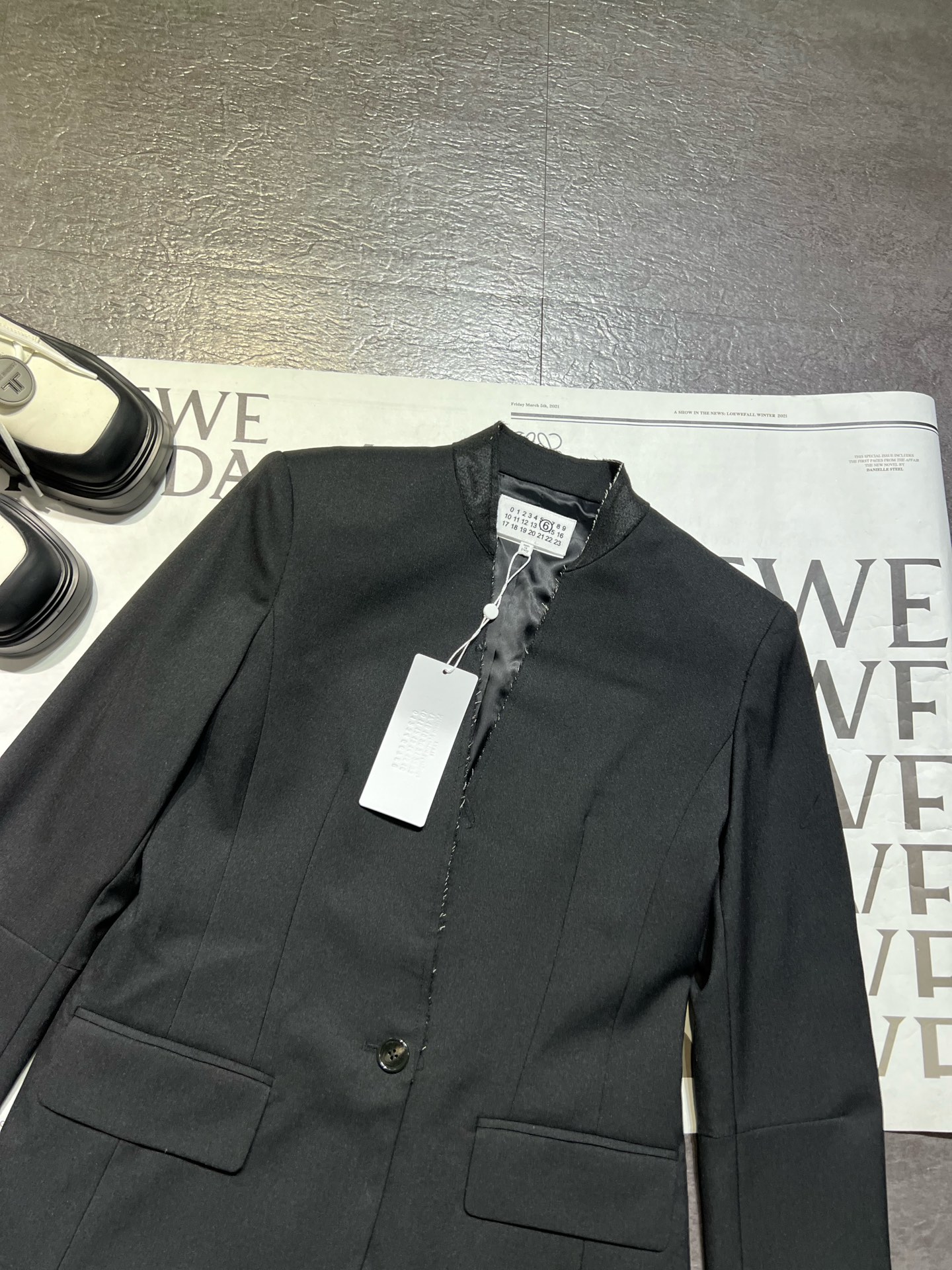 High-End Women’s Clothing: MM6 Uncollared Free-Riding Coats with Tailoring and Custom Waistlines - 图片 2