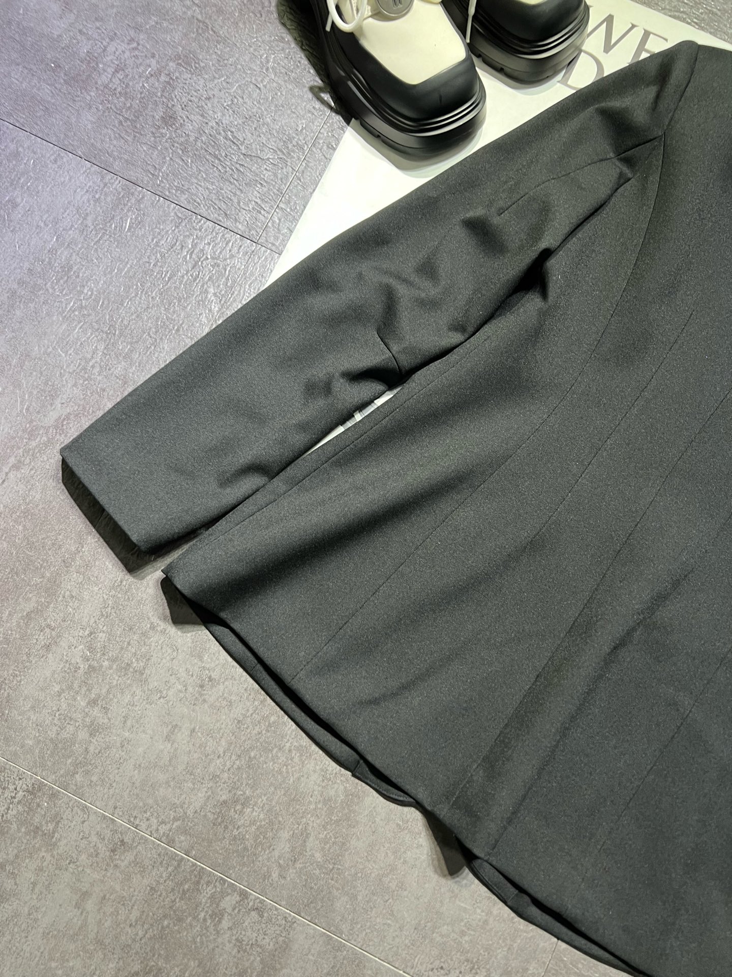 High-End Women’s Clothing: MM6 Uncollared Free-Riding Coats with Tailoring and Custom Waistlines - 图片 6