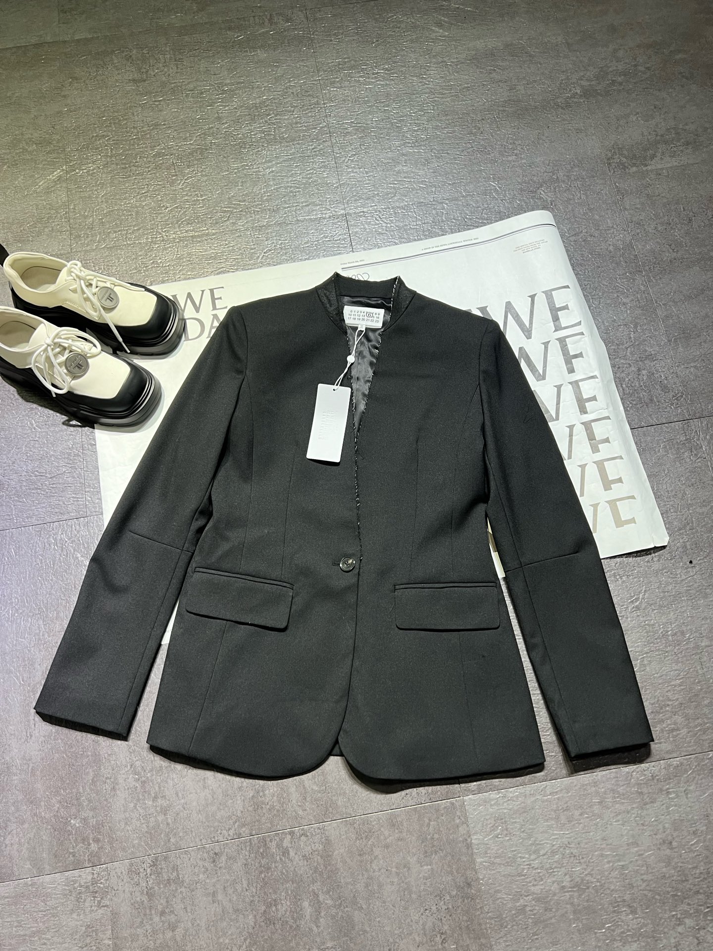 High-End Women’s Clothing: MM6 Uncollared Free-Riding Coats with Tailoring and Custom Waistlines - 图片 1