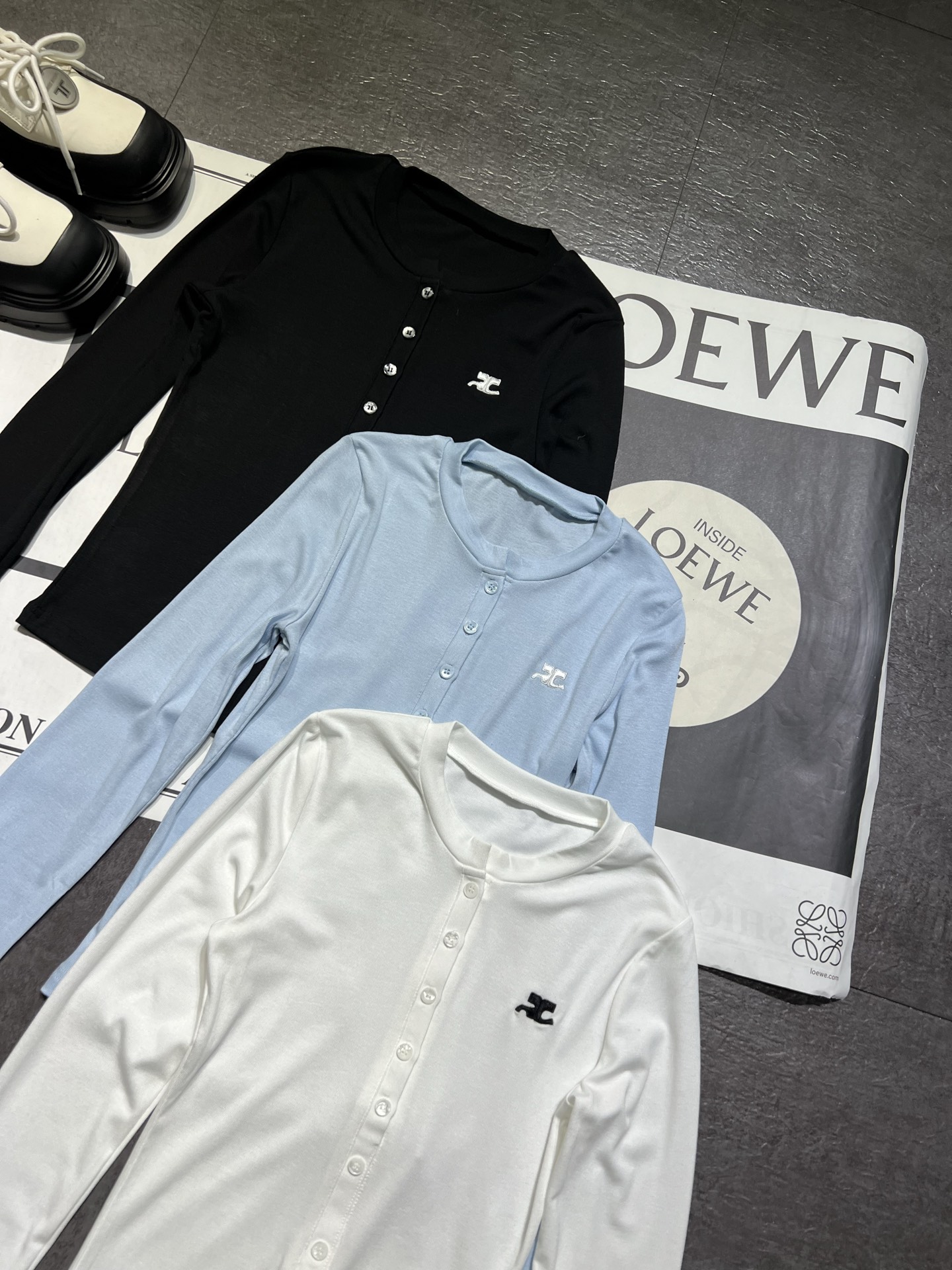 High-Quality Women’s Suit with Unique Half-Open Tie Button Design - 图片 4