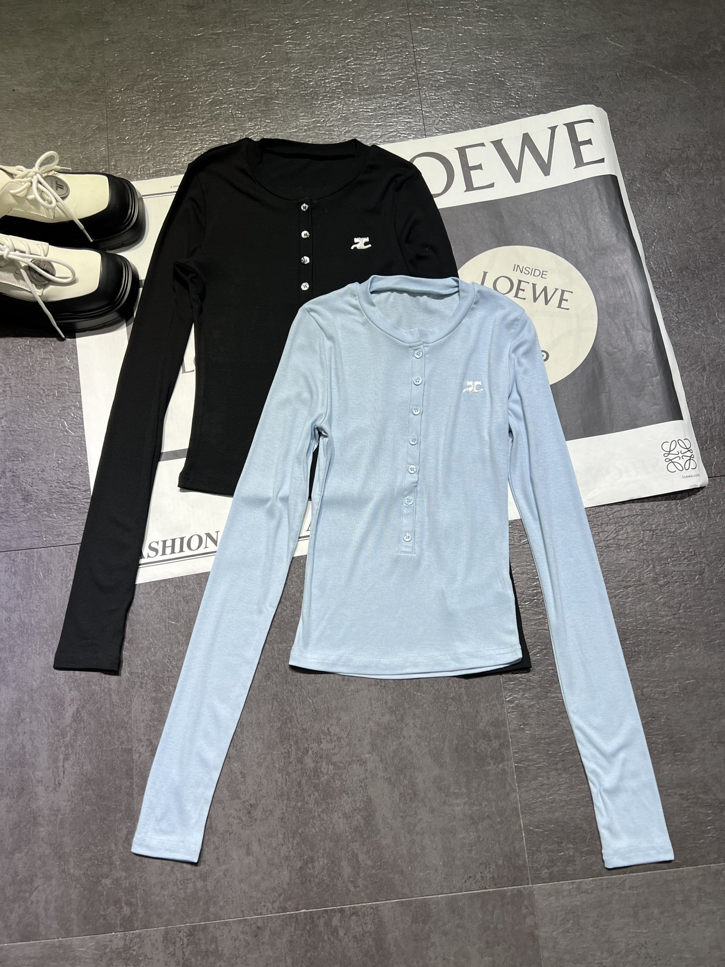 High-Quality Women’s Suit with Unique Half-Open Tie Button Design - 图片 2