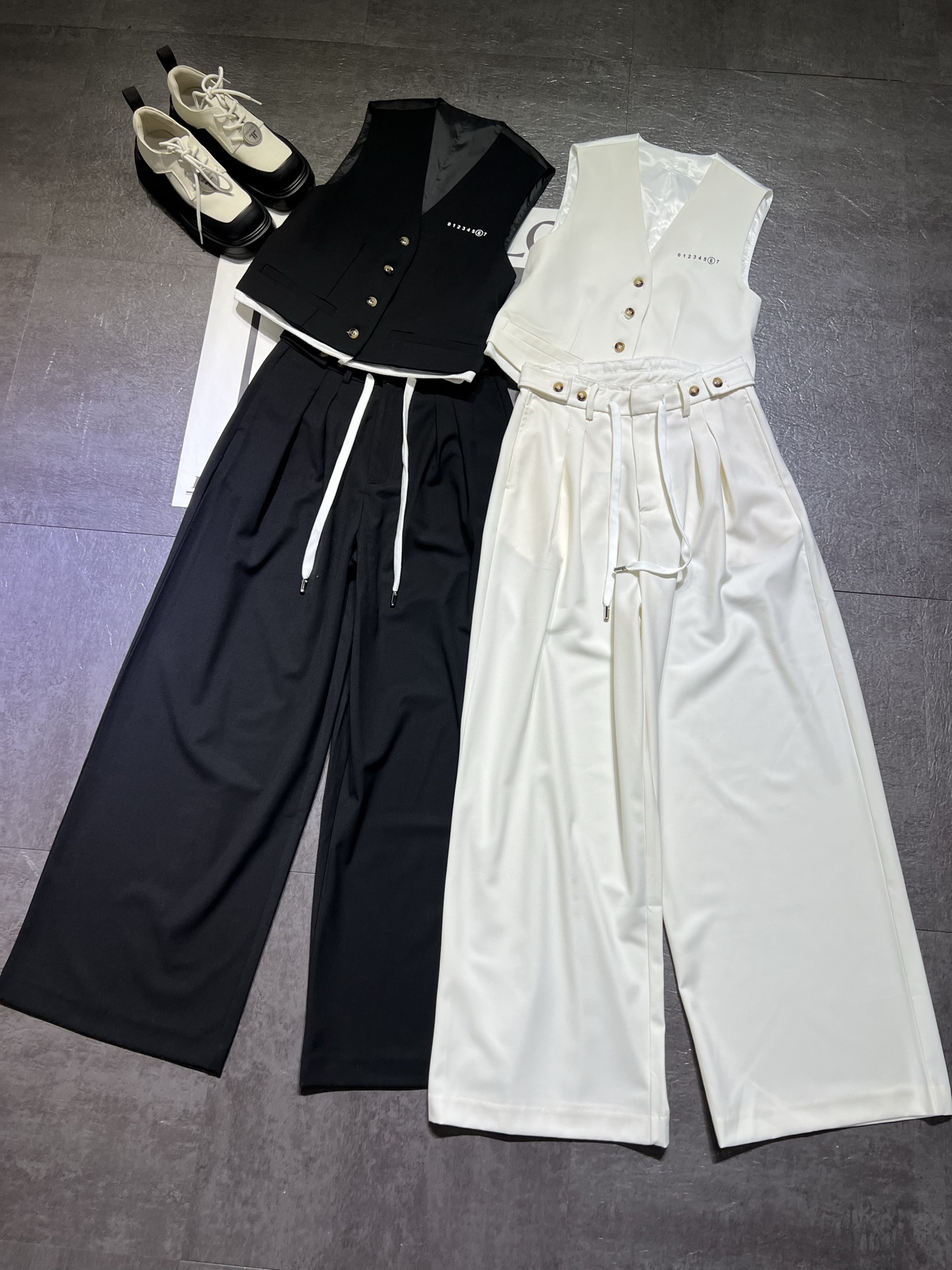 High-End Women’s Outfits with Classic Clean Form and Super Gold Details