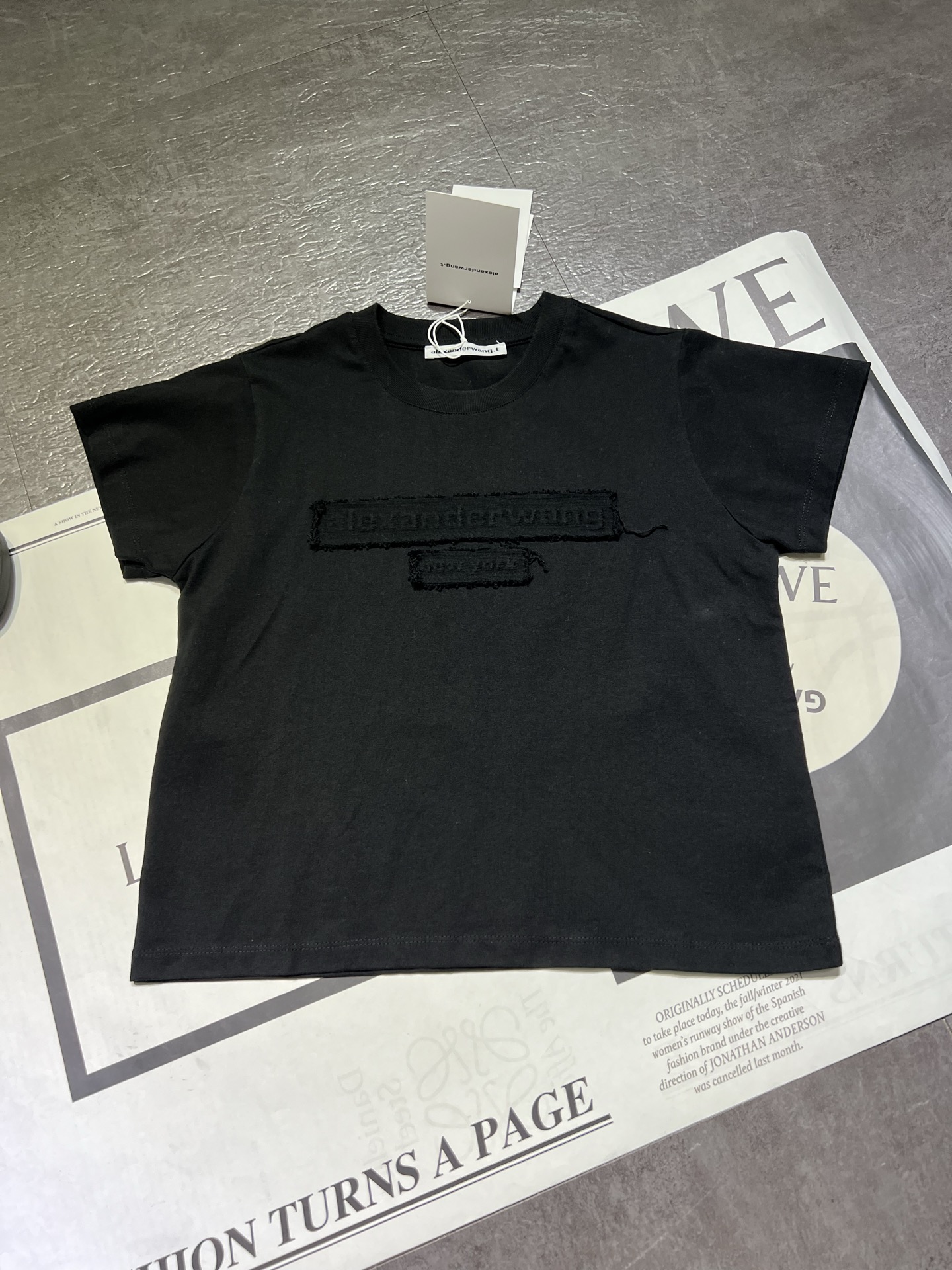 High-end Women’s Clothing: King Alexander Knit T-shirts with Original Design - 图片 2