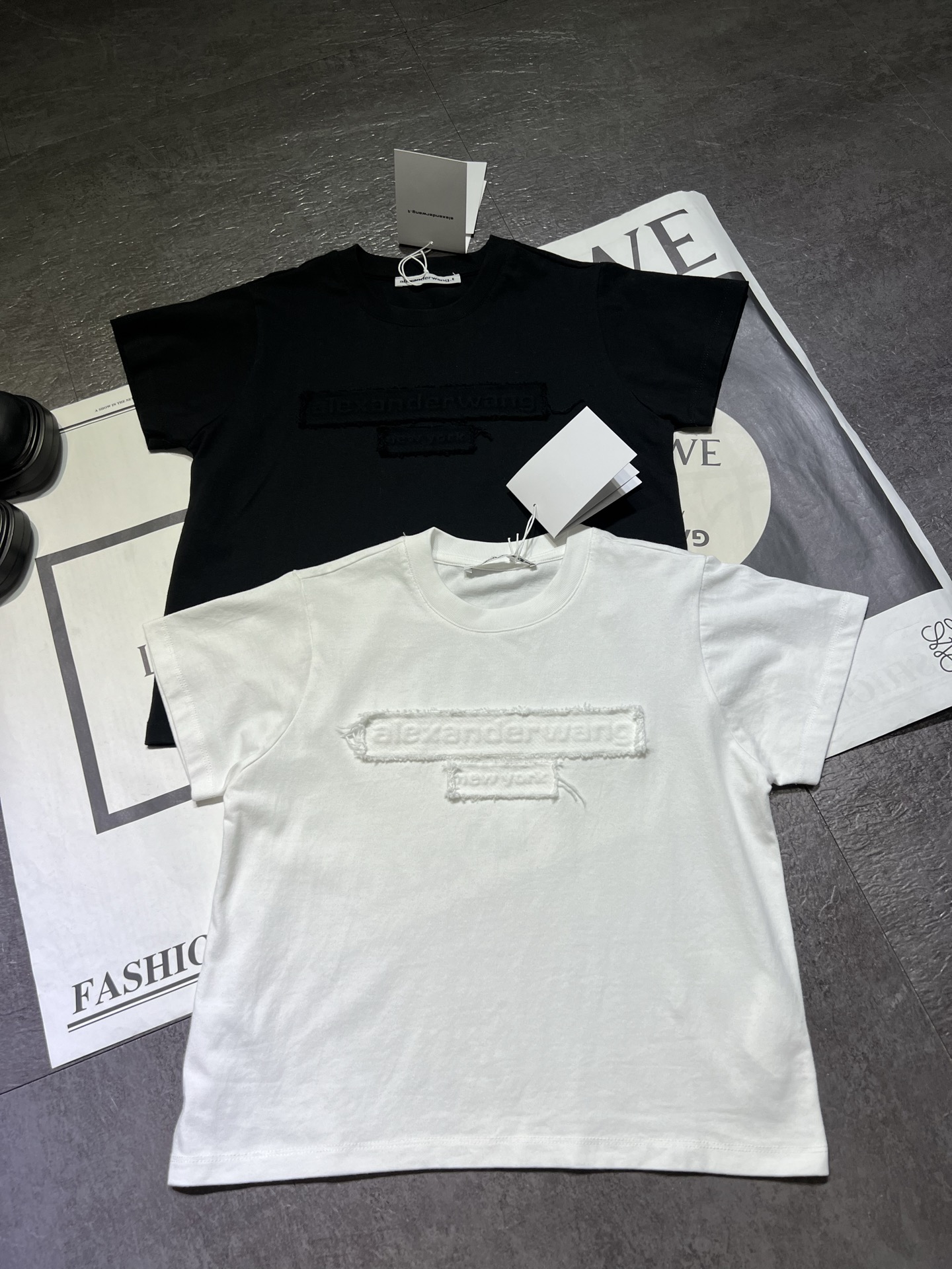 High-end Women’s Clothing: King Alexander Knit T-shirts with Original Design - 图片 1