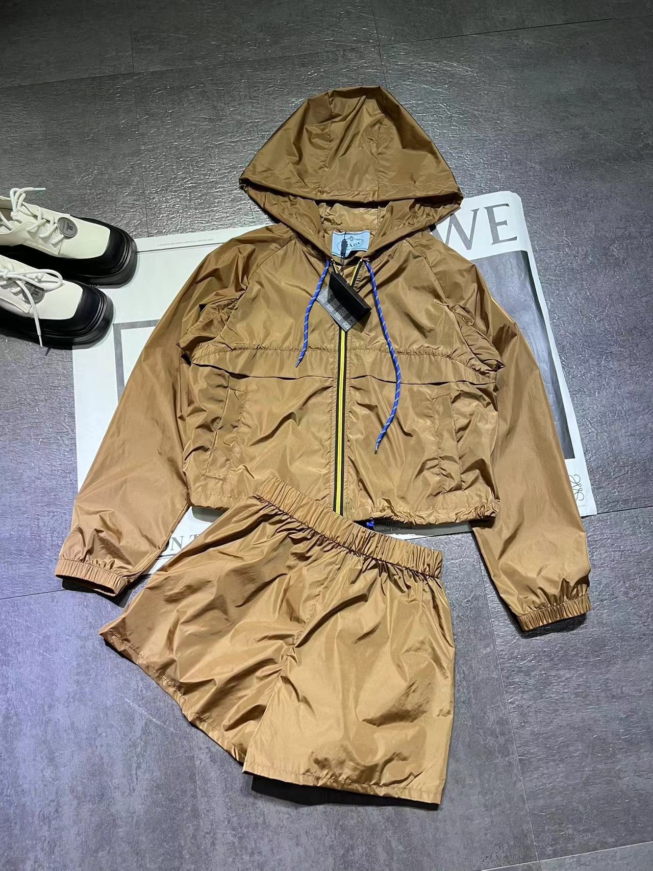 High-Quality Women’s Clothes Set: Prada Regenerative Nylon Jackets and Shorts in Beautiful Colors - 图片 6
