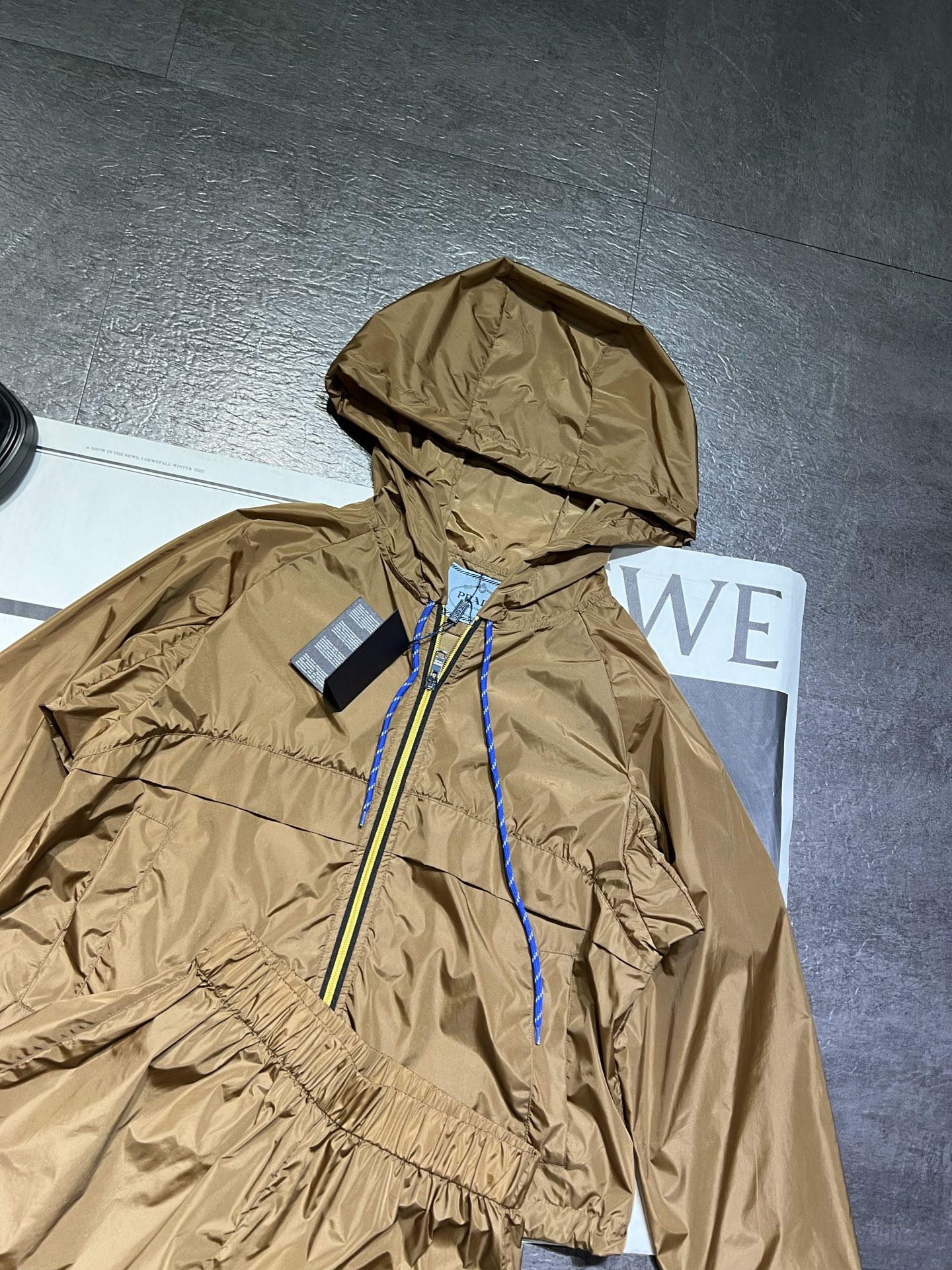 High-Quality Women’s Clothes Set: Prada Regenerative Nylon Jackets and Shorts in Beautiful Colors - 图片 2