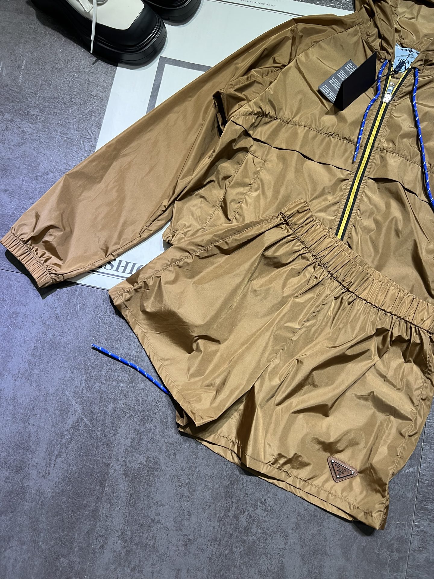 High-Quality Women’s Clothes Set: Prada Regenerative Nylon Jackets and Shorts in Beautiful Colors - 图片 3