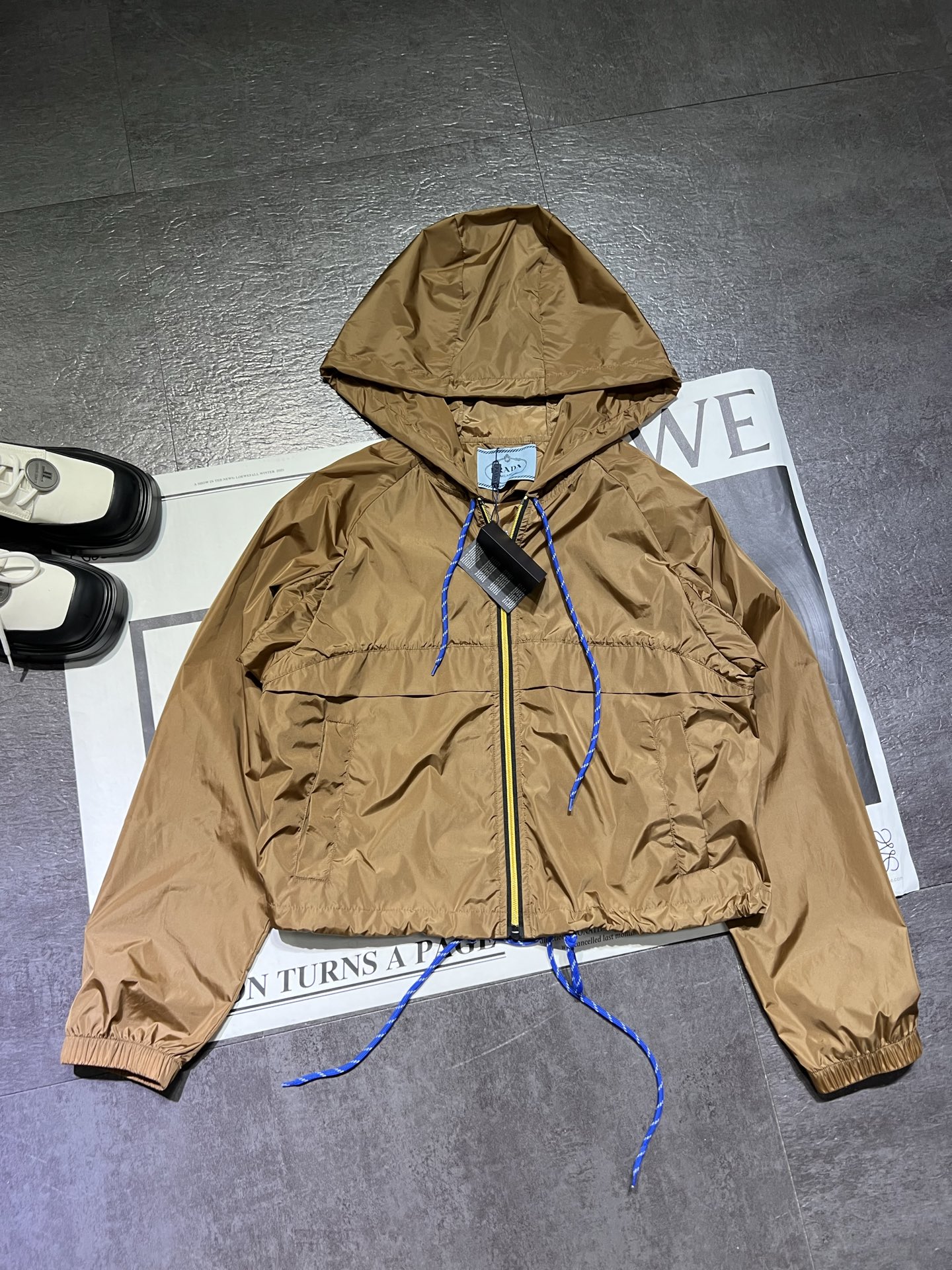 High-Quality Women’s Clothes Set: Prada Regenerative Nylon Jackets and Shorts in Beautiful Colors - 图片 5
