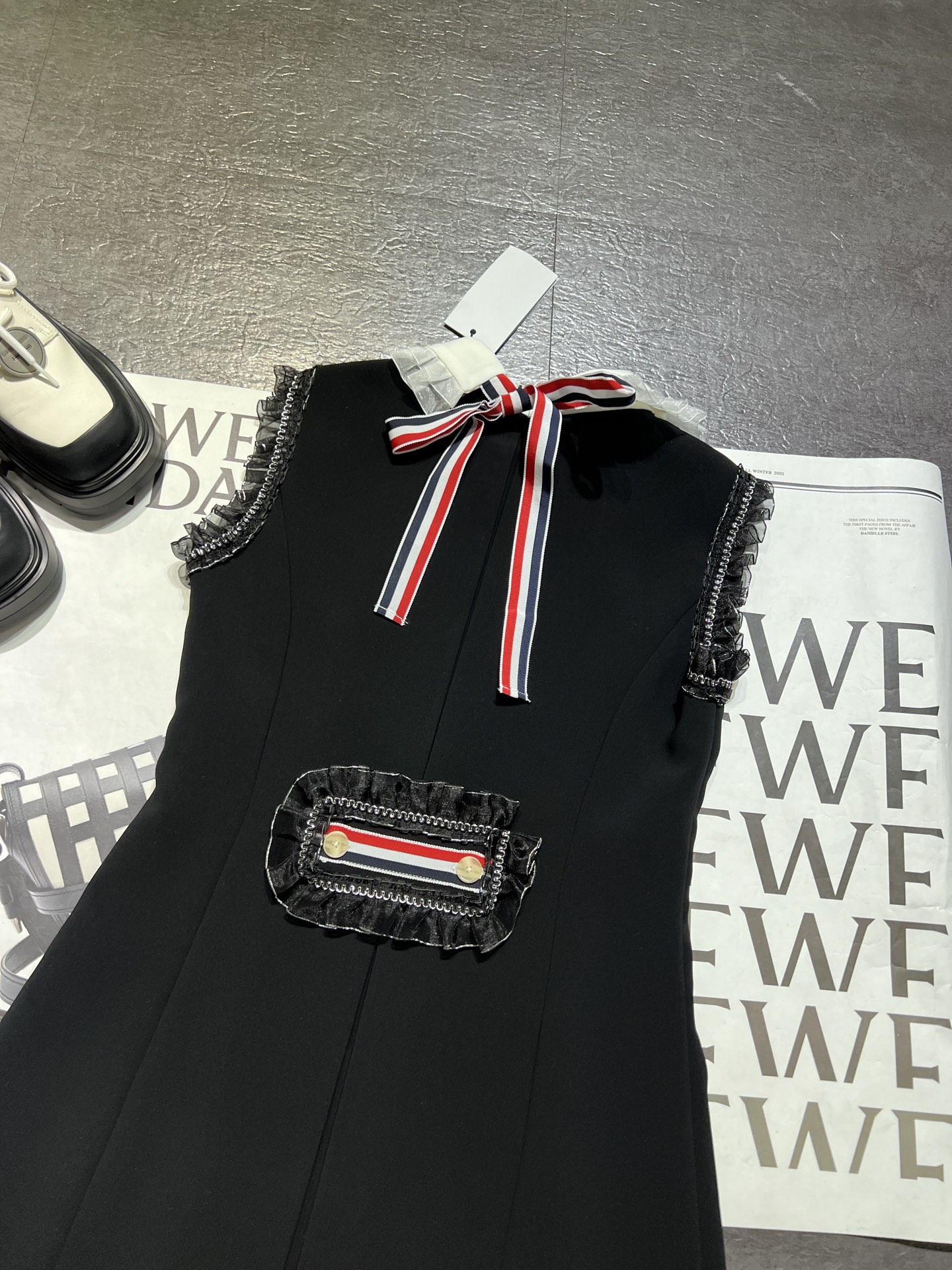 High-End Women’s Clothes: Short-Age Dress with Super-Fashion Style in Brown - 图片 4