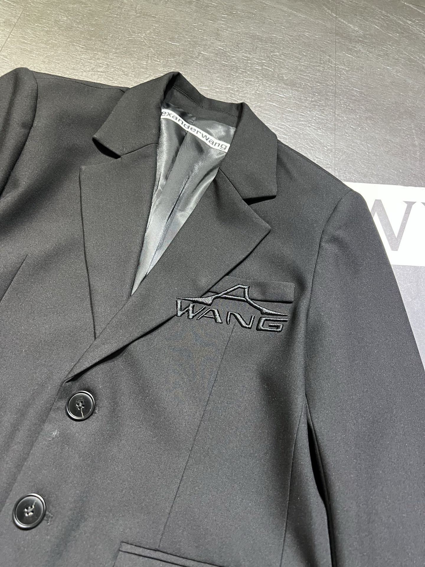 Stylish Single Hard-Core Women’s Suit by Alexander Wang: Packed with Originality - 图片 7